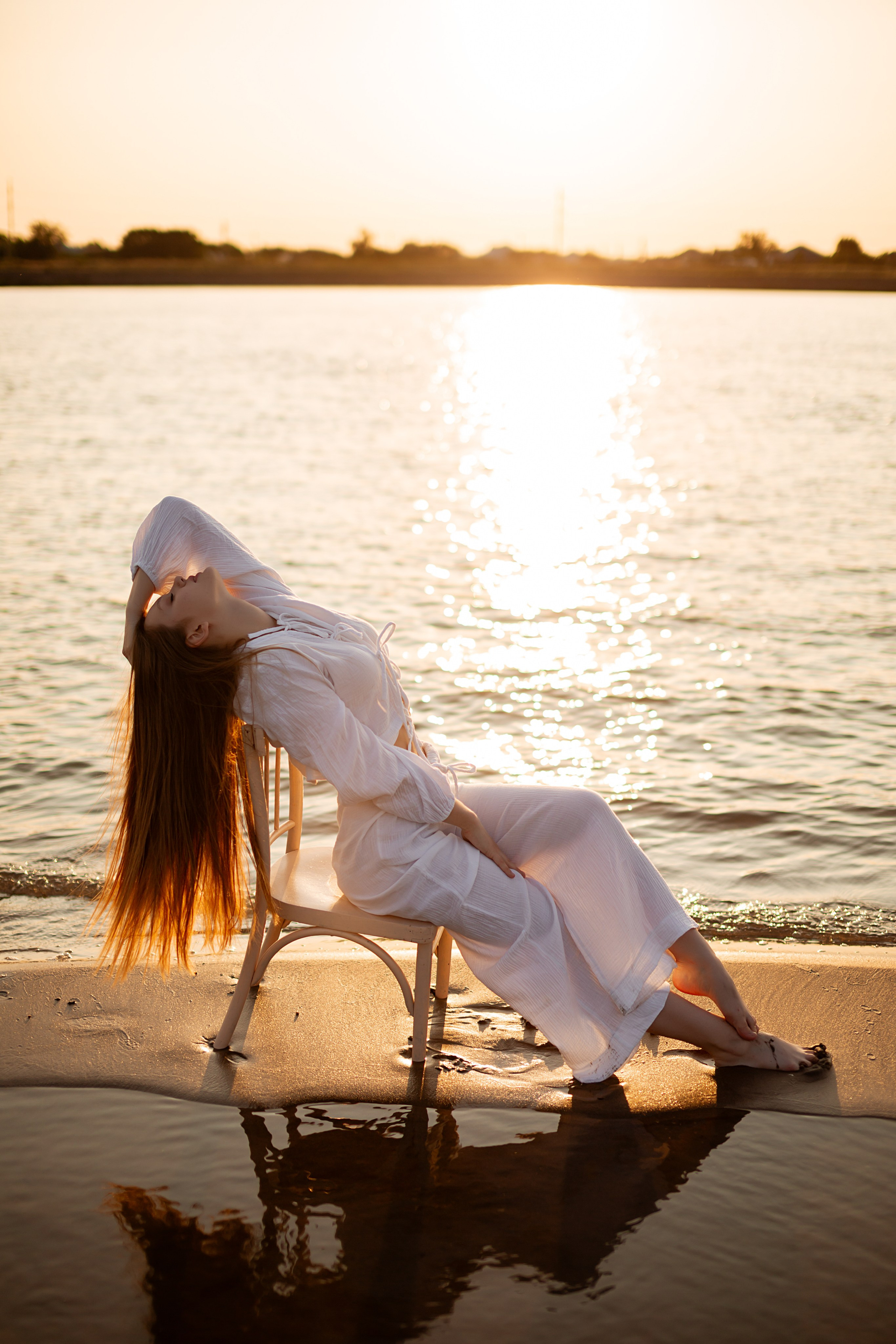 У воды. Https://malovafoto.ru