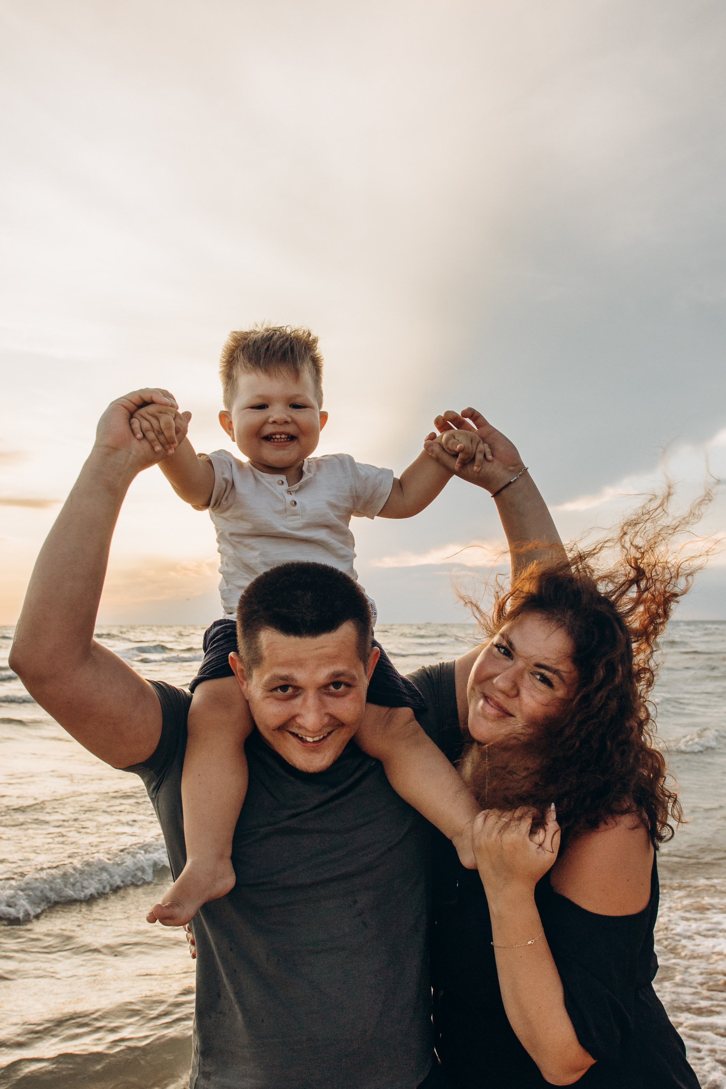 Михаил, Алена и Кирюша — встреча заката с любимыми. Семейный фотограф Новороссийск, Анапа, Геленджик — Юлия Давыдова