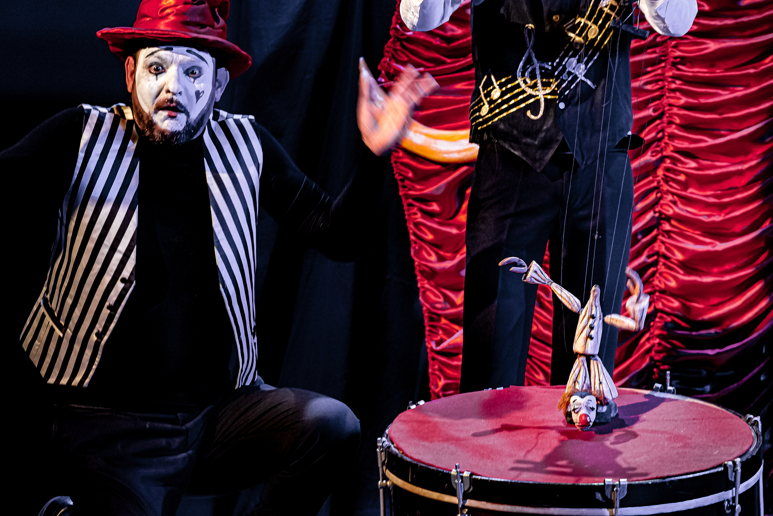 Цирк из Саквояжа спектакль театра САКВОЯЖ. Фотограф в Сочи Юрий Шептаев