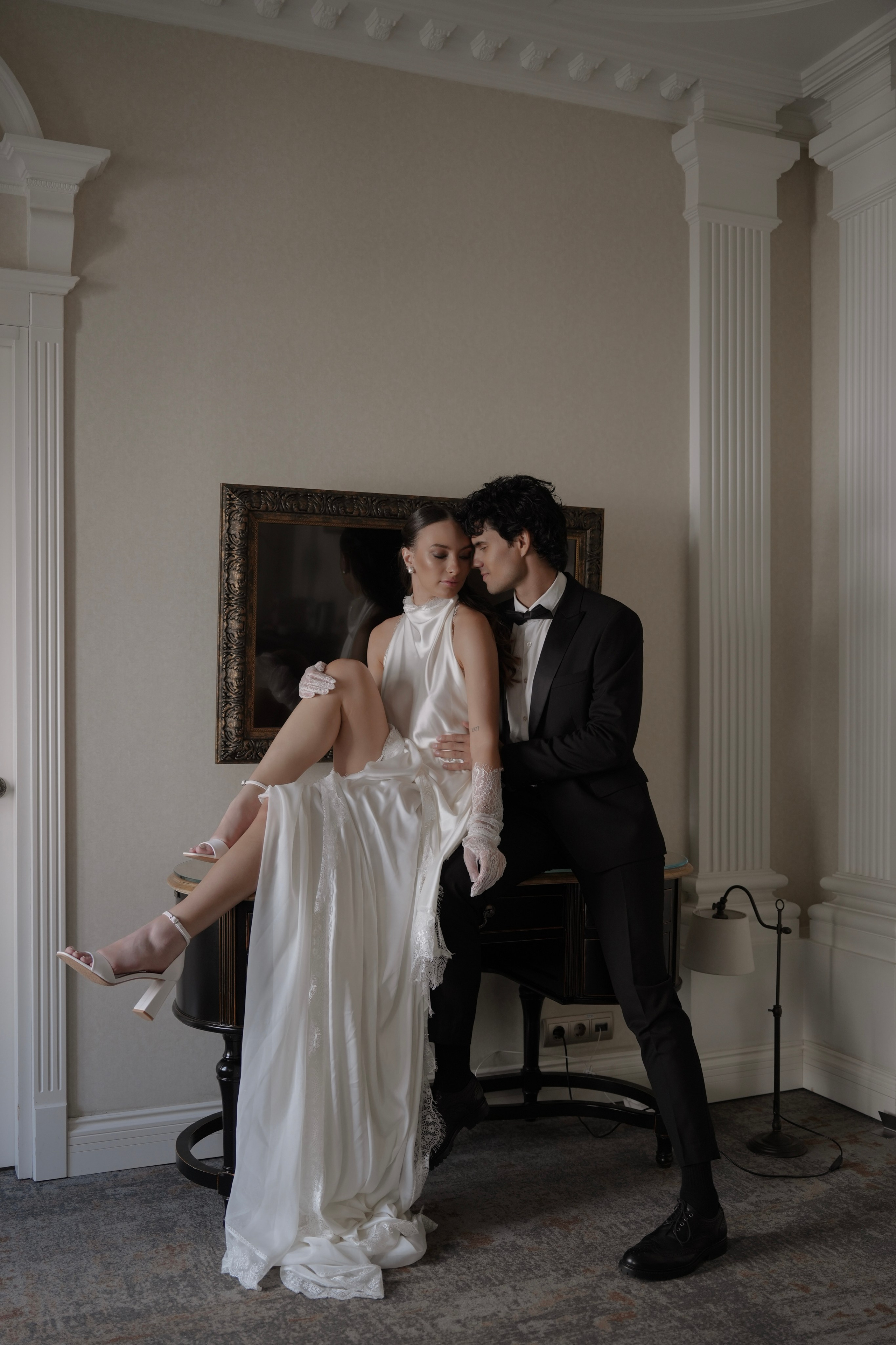 Свадебная фотосессия утра невесты и жениха в отеле Амбассадори