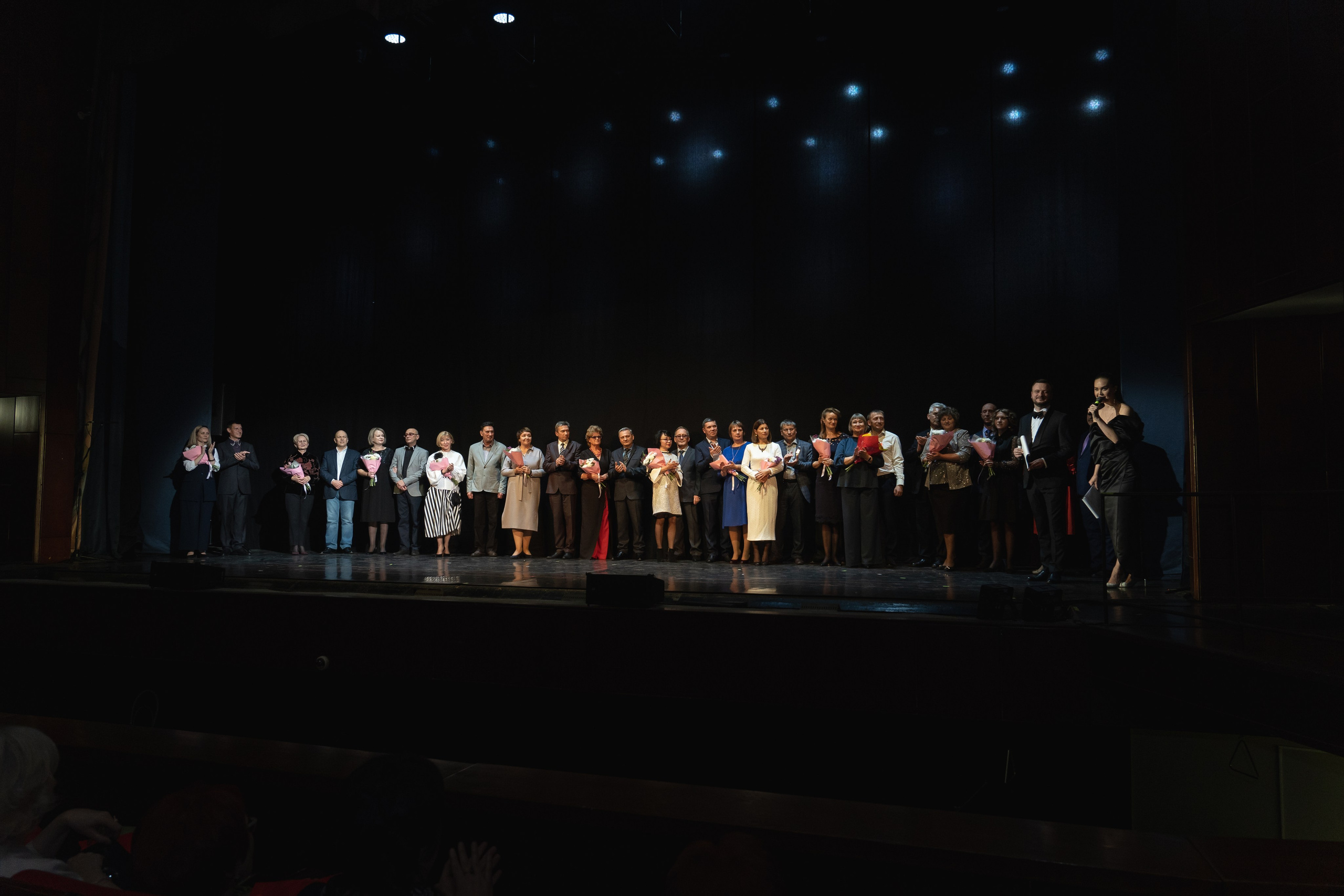 Музыкальный театр. Занимаюсь профессиональной фотографией и живу рядом с Байкалом. Работаю в разных жанрах