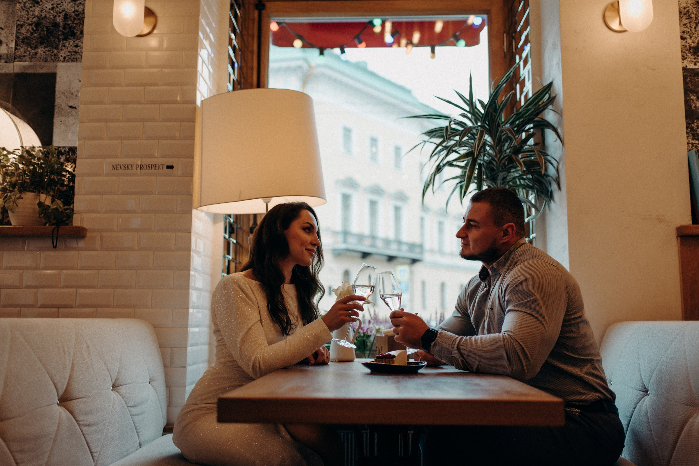 свадебная фотосессия в кафе Счастье