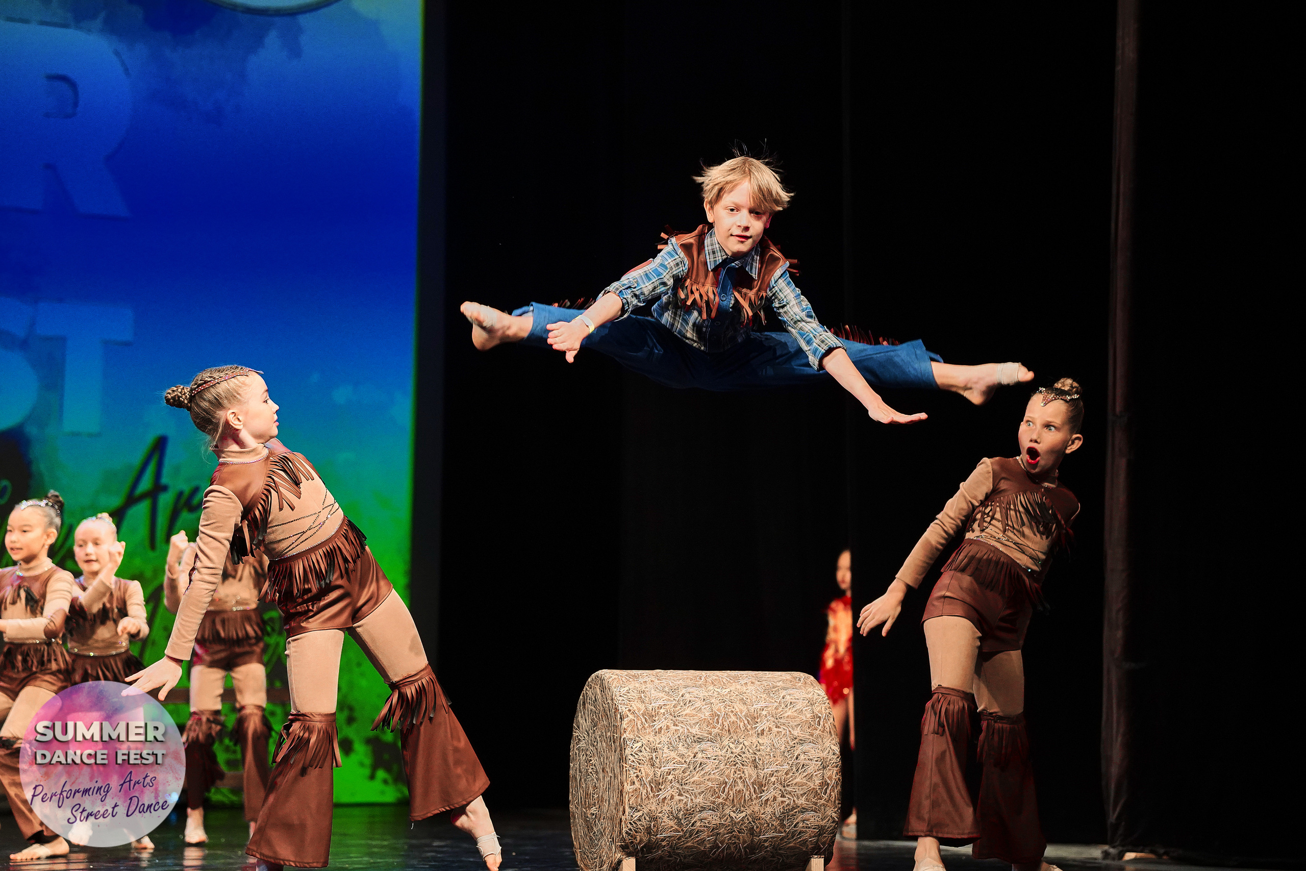 Танцы и спорт. Фотограф Петр Анисимов