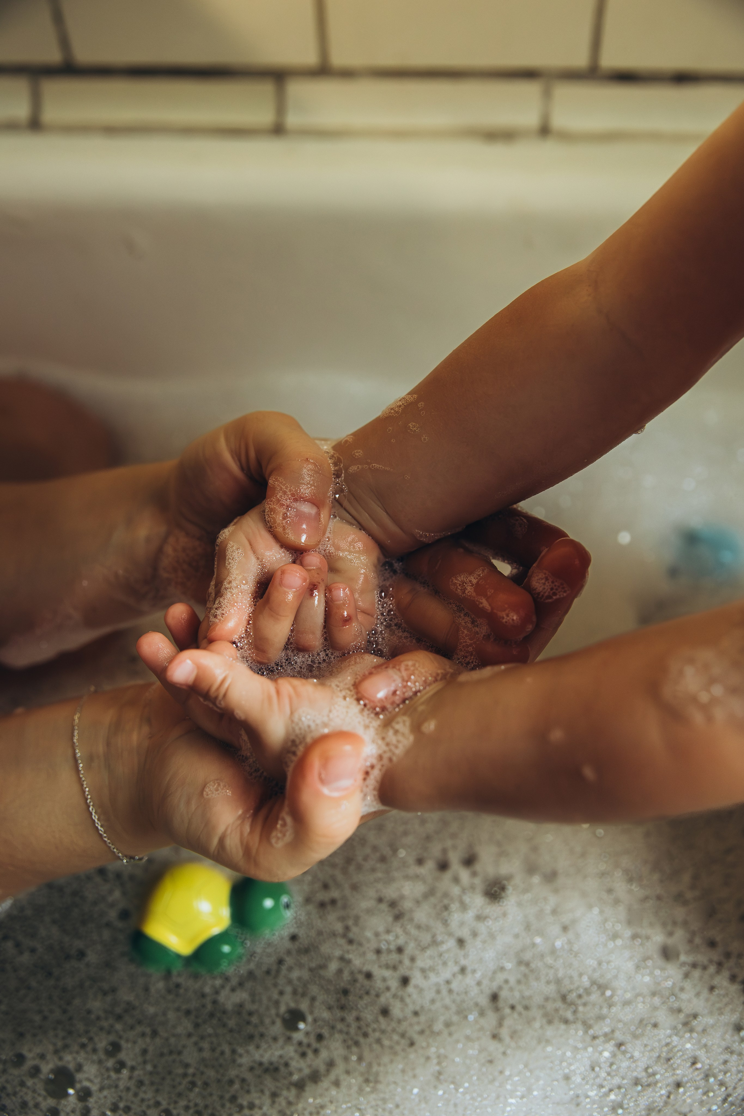 Ванна с пеной. Свадебный и семейный фотограф Москва и Московская область