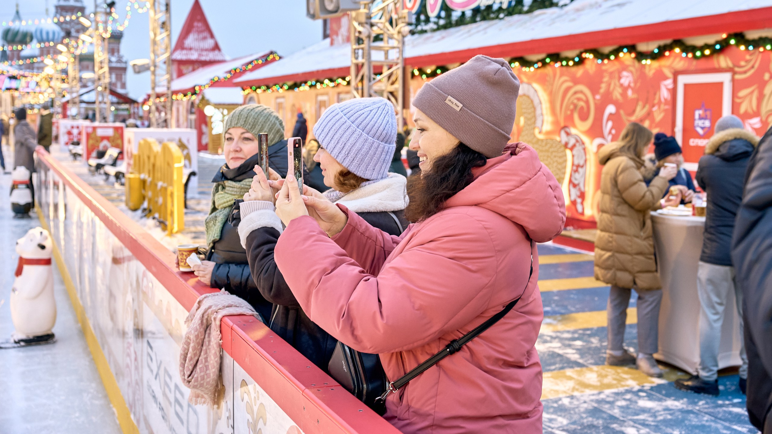 Корпоратив Avon на катке ГУМ. Контент-фотограф в Москве Тима Забабурин