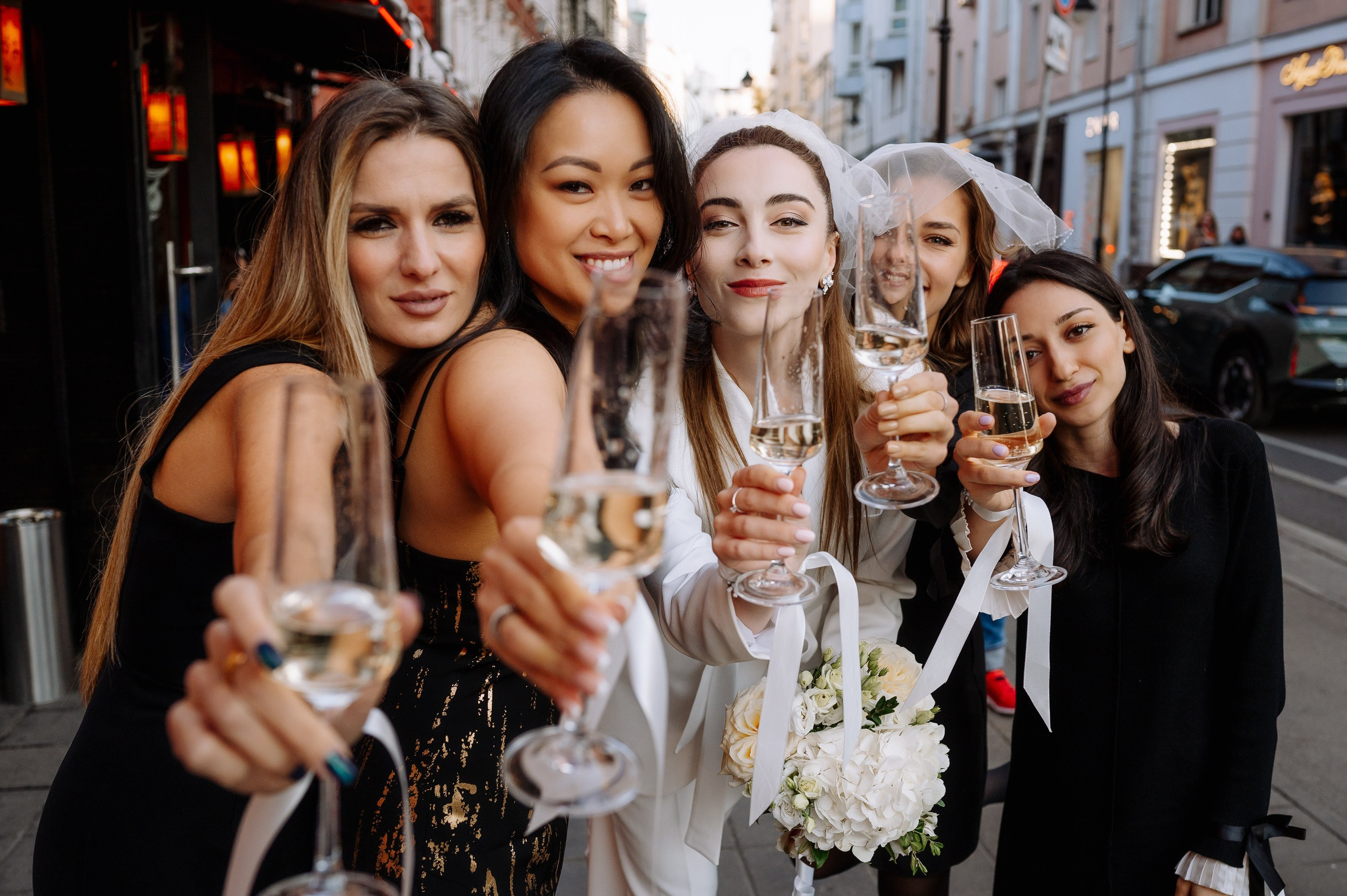 Девичник Лауры | Патриарши Пруды | 2023. Фотограф Вито Бурмасов | Москва