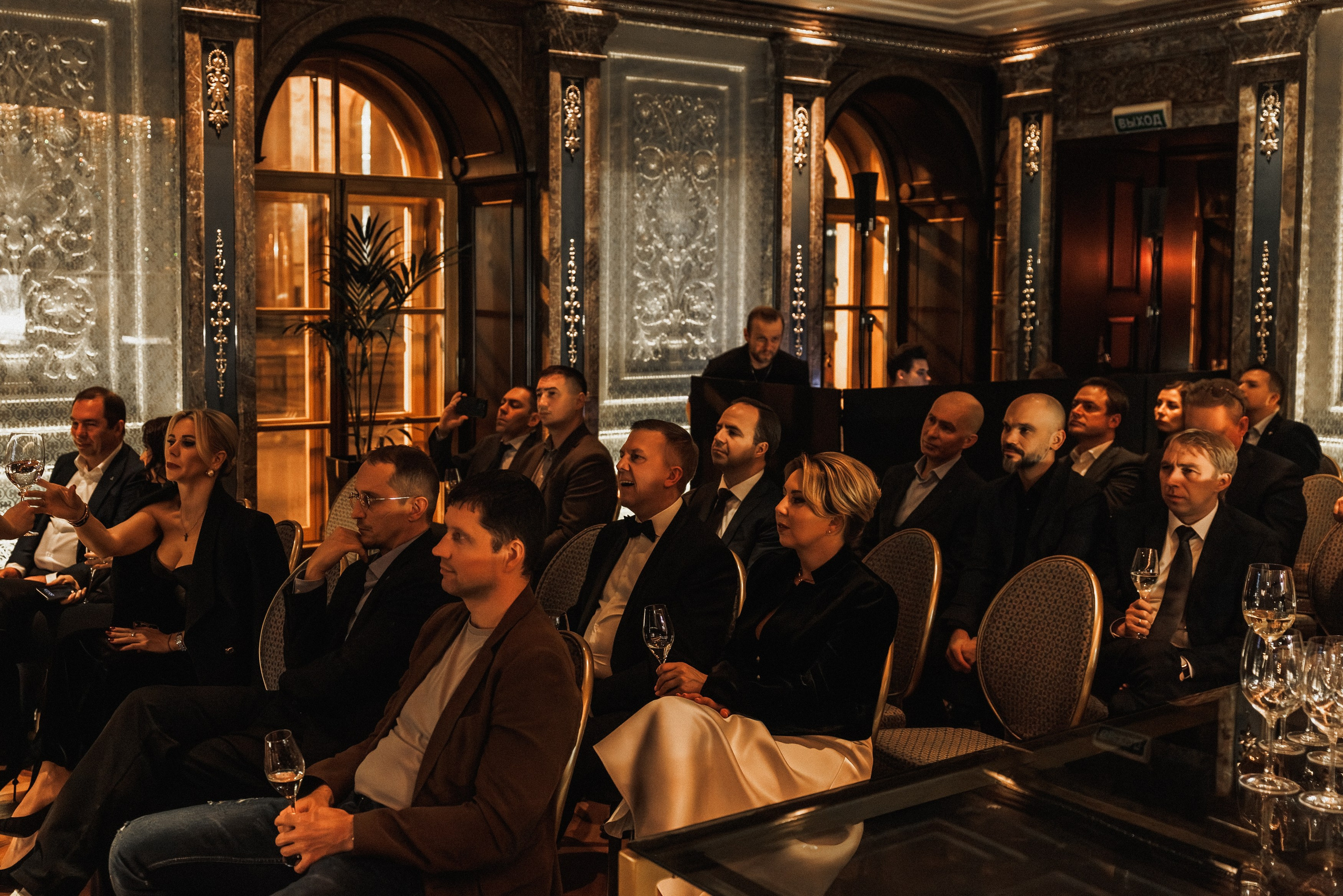 Four Seasons Lion Palace St. Petersburg 5* — МегаФон. Коммерческий фотограф в Санкт-Петербурге | Фуд, интерьерная и рекламная съемка | Влад Жолудев