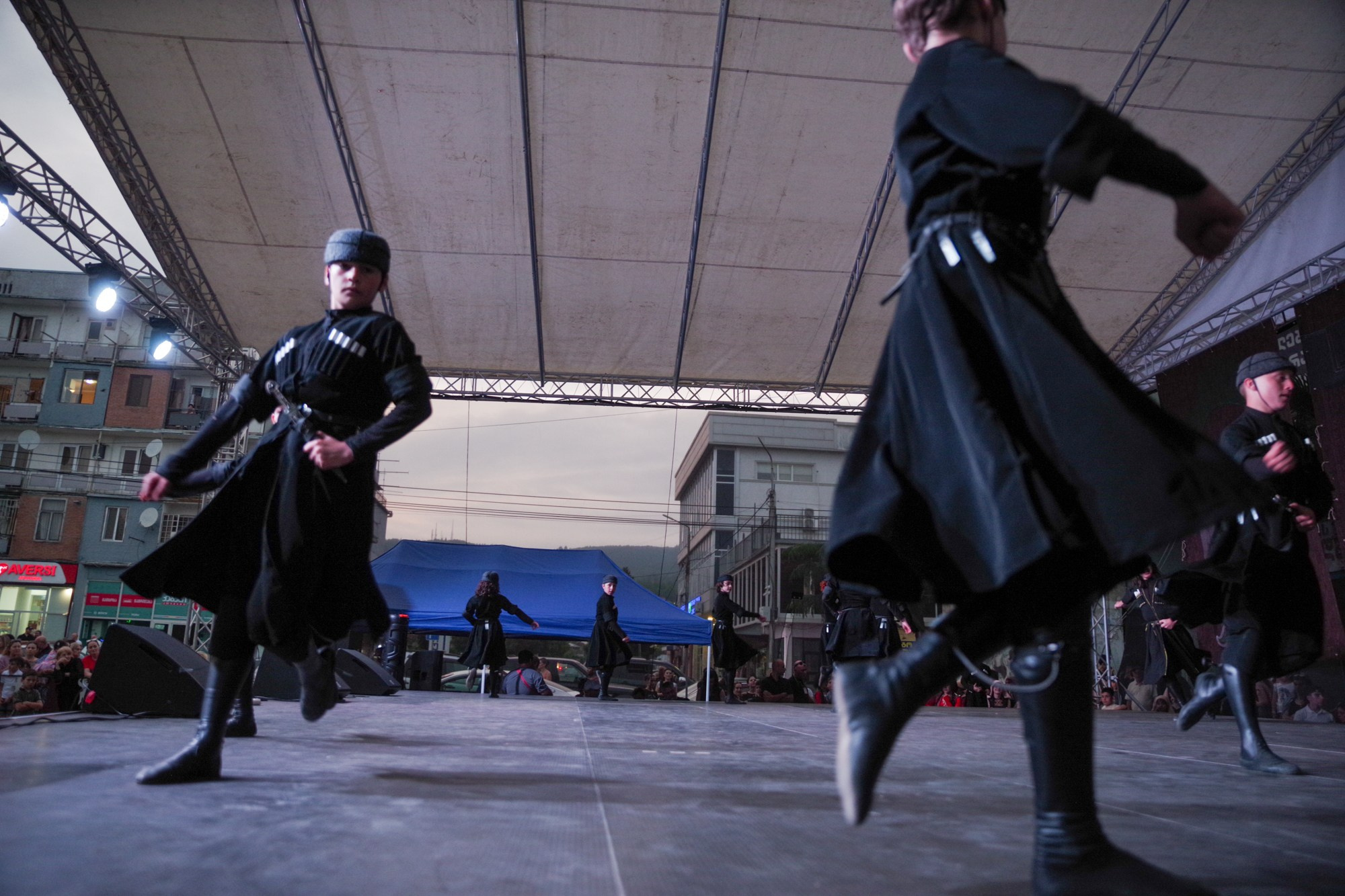 Грузинский танец. Портретный фотограф Денис Милютин