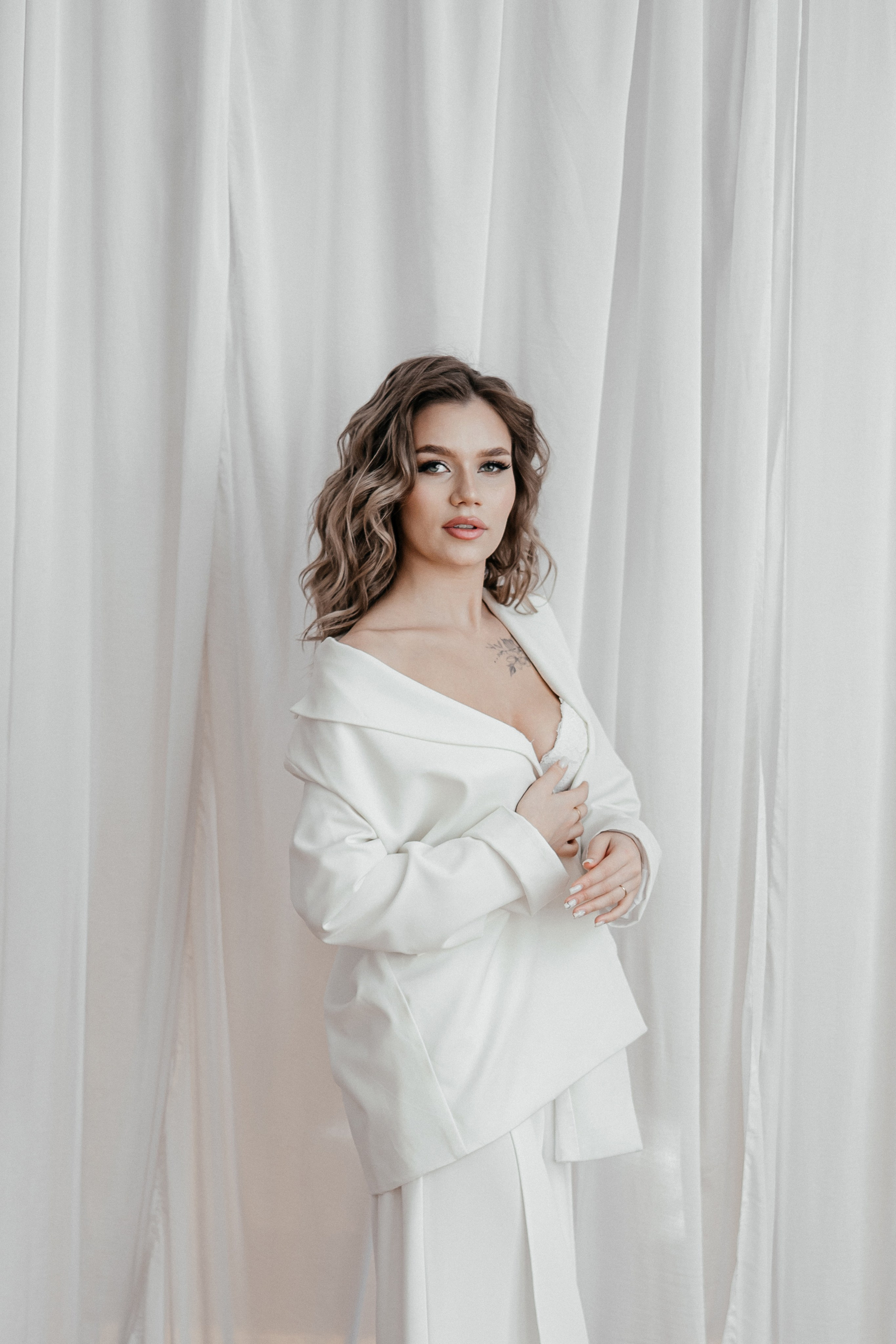 Лиза. белые цветы