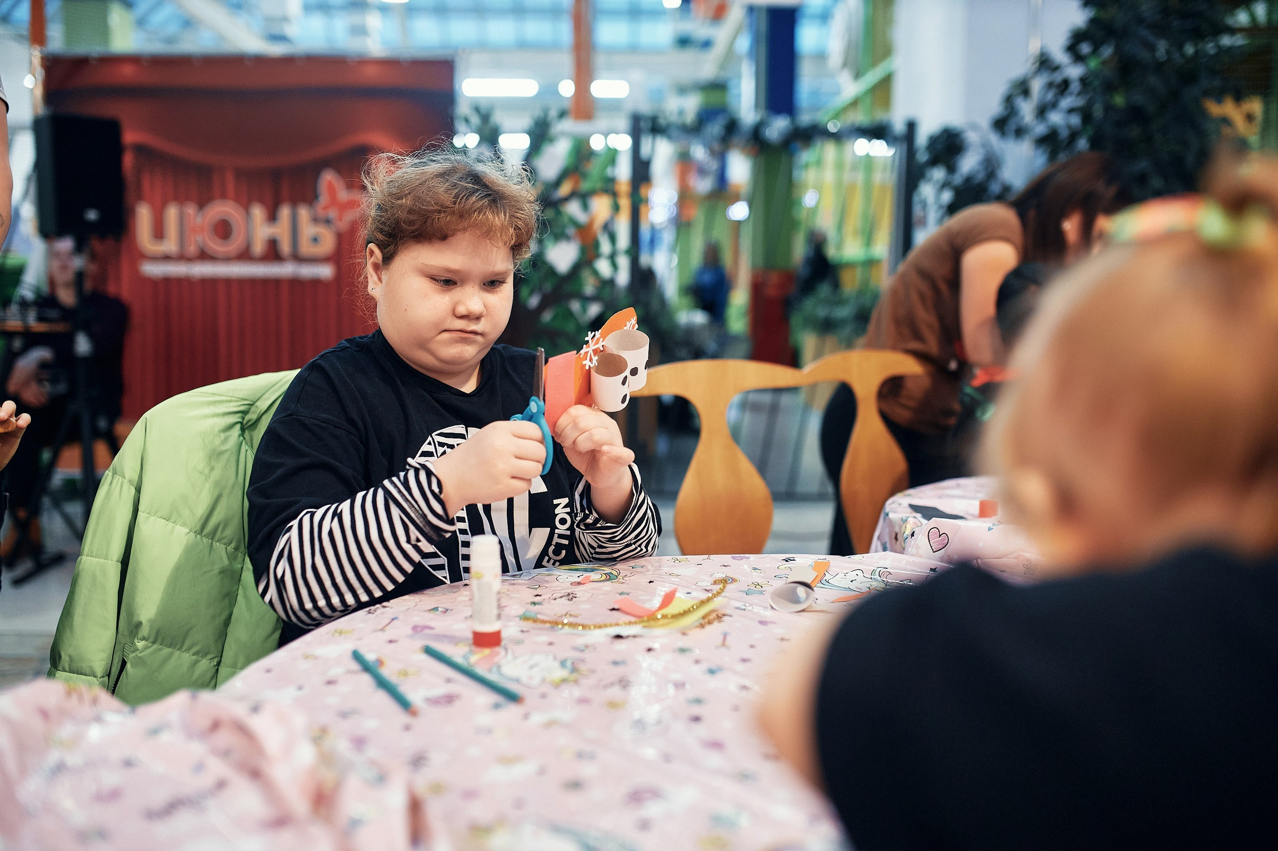 Детский новогодний праздник в ТЦ Июнь. Семейный и репортажной фотограф в Красноярске и Москве Виктор Бабинцев