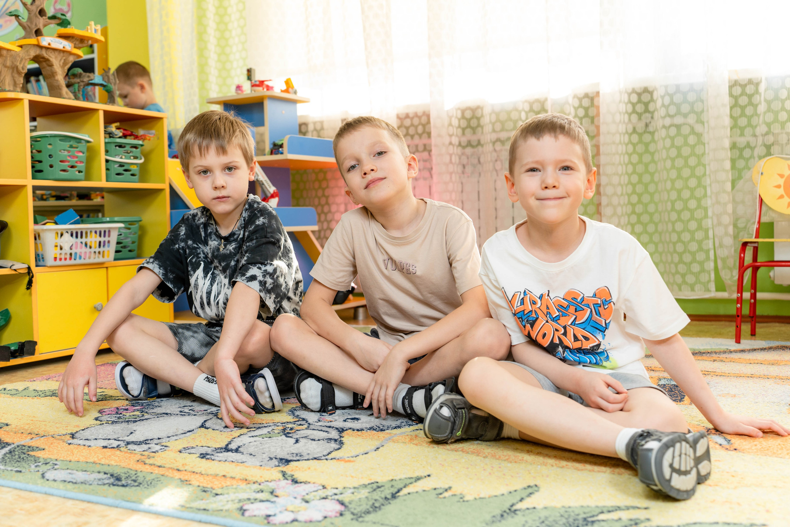 Альбом выпускника. Улыбка выездная фотостудия Красноярск