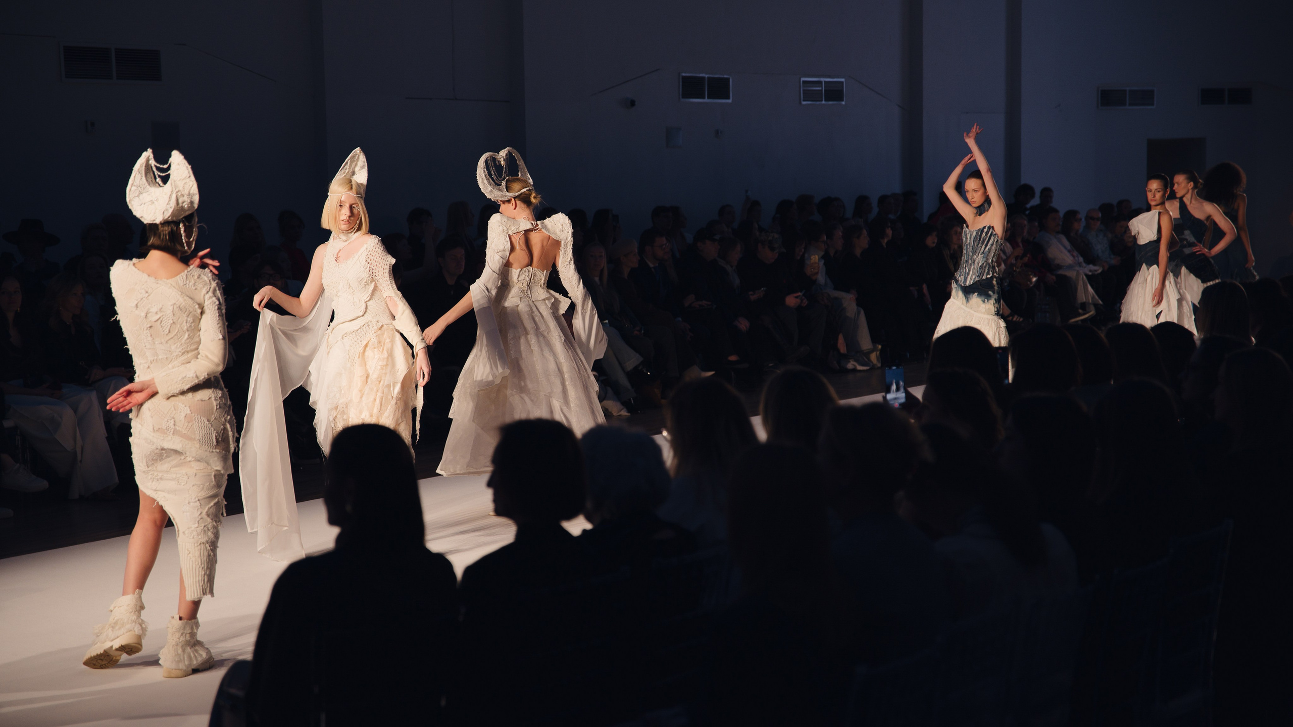 Бекстейдж показа «Новые Имена» собака.ru|ДЛТ. Портретный и репортажный фотограф в Санкт-Петербурге