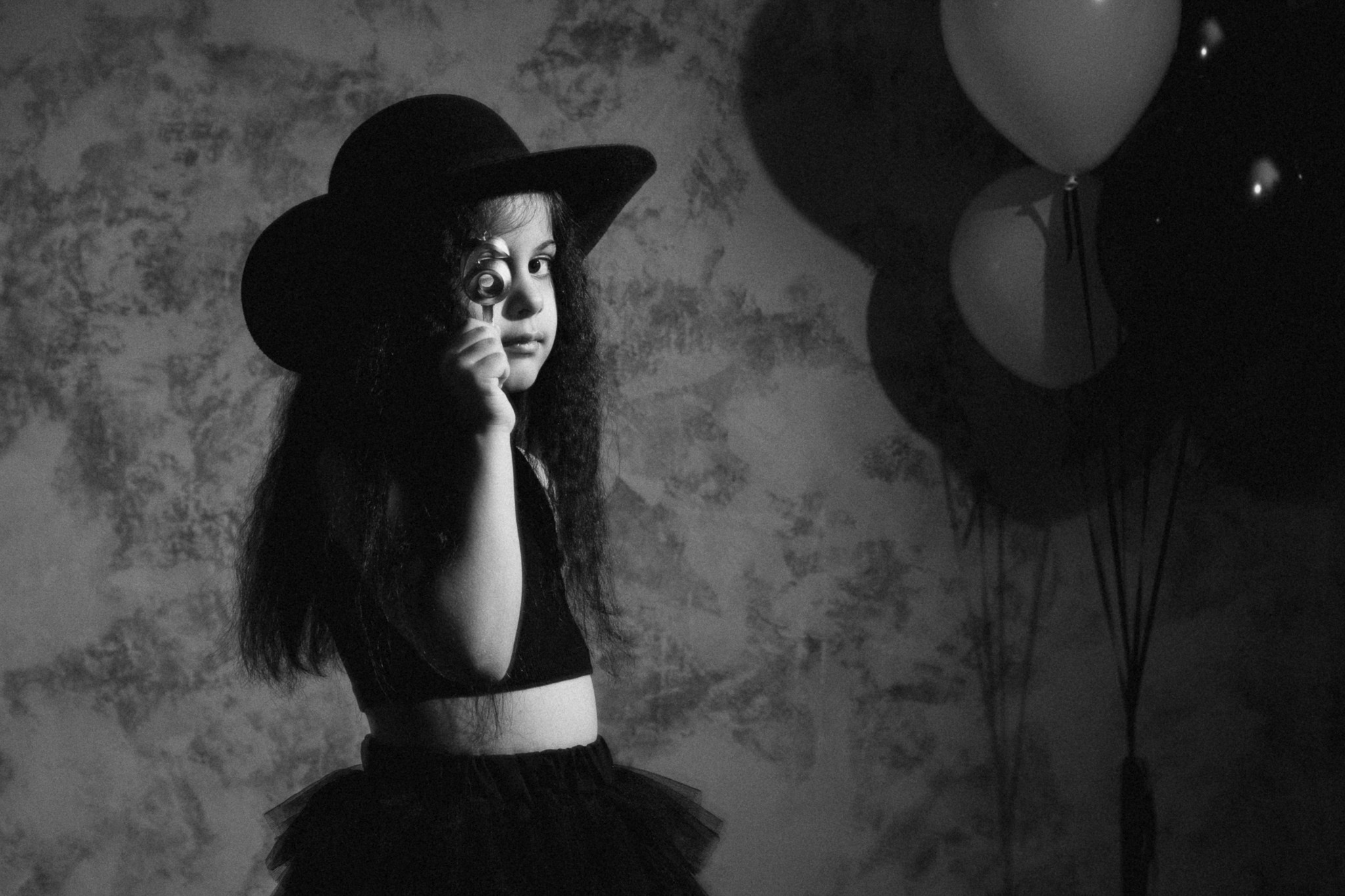 Фотосессия на день рождения в темных тонах: индивидуальность в сдержанной эстетике. Семейный и свадебный фотограф Ростове-на-Дону