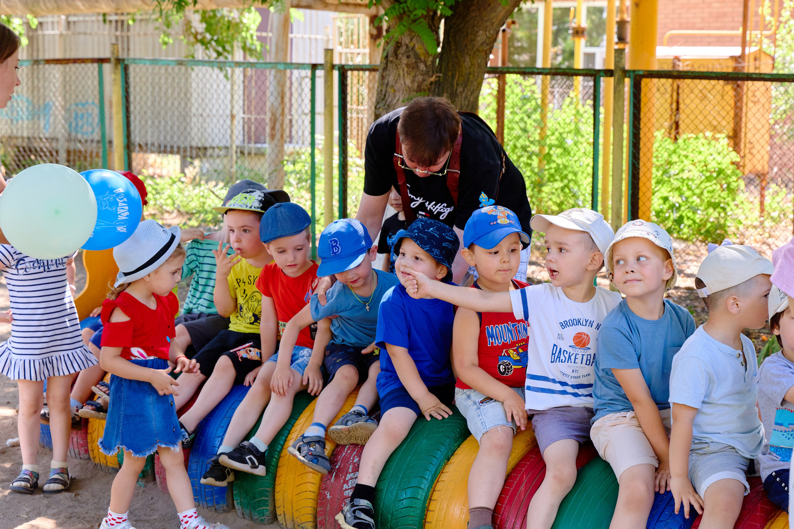 Пример летней съёмки в детском саду № 92 младшая группа Ромашки. Фотограф Выпускные альбомы Таганрог Сергей Коробченко