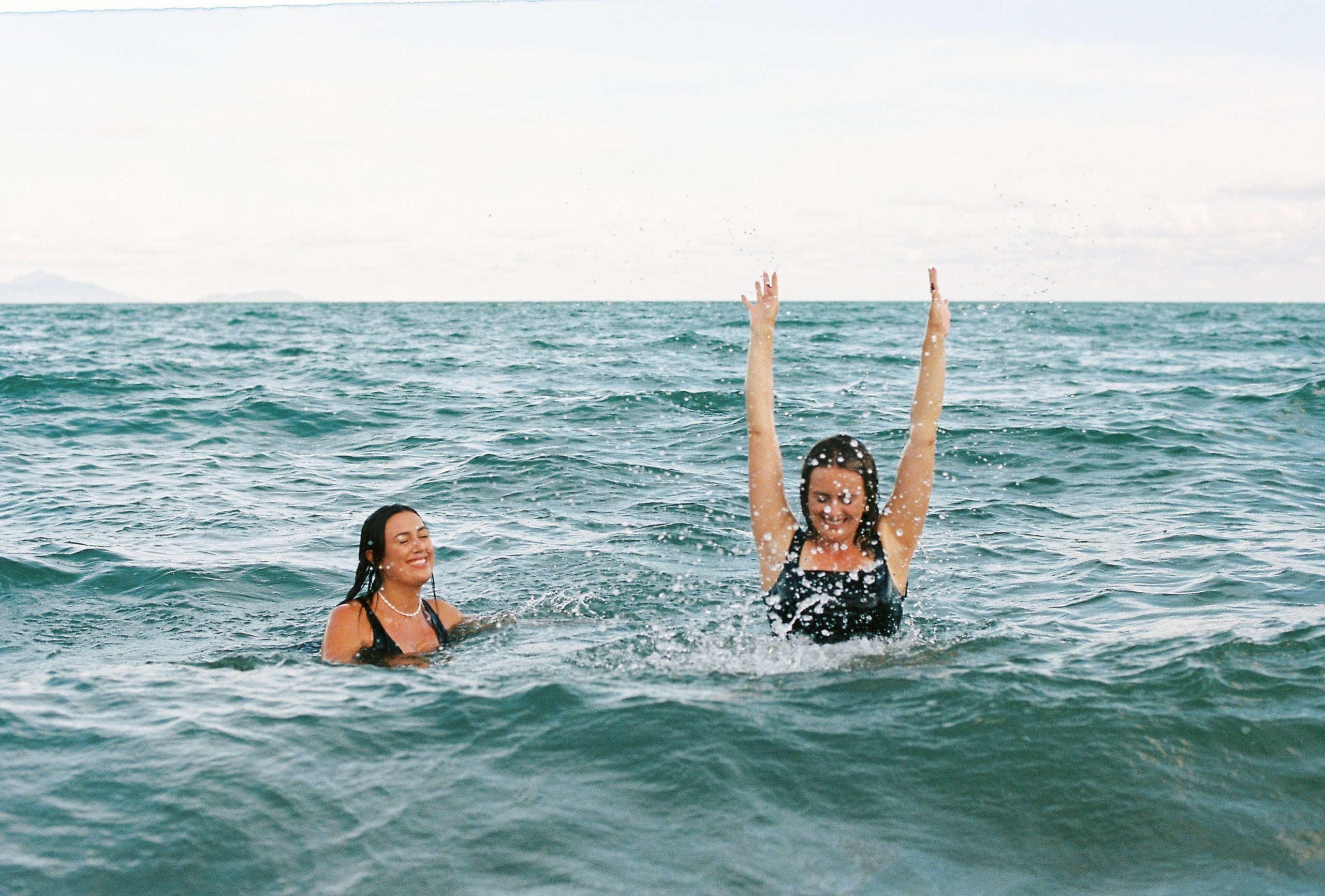 Allie and Morgan. Film Photographer in Da Nang, Vietnam — Tanya Parfenteva