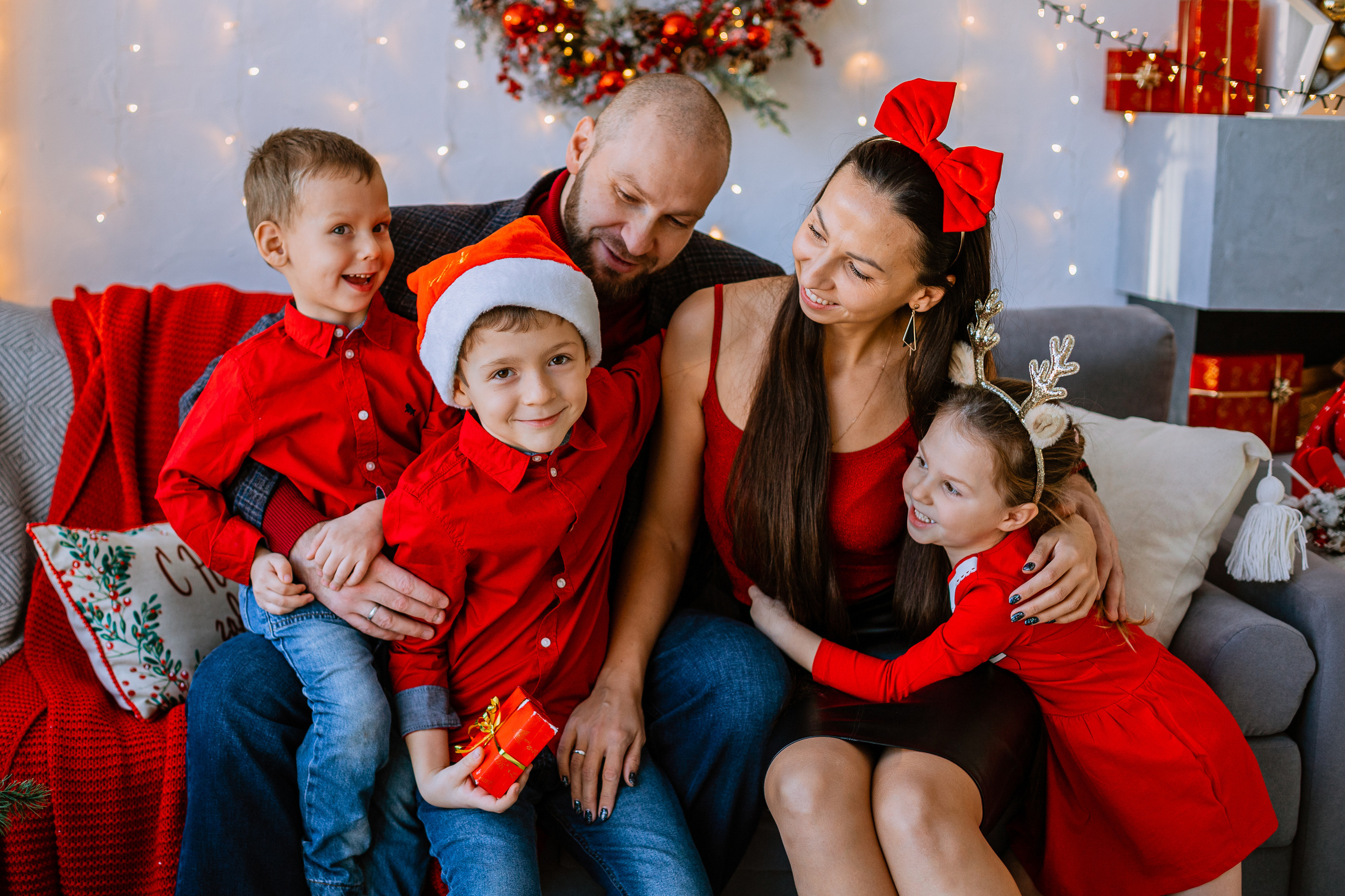 Сделайте подарок себе и близким, закажите незабываемую фотосессию с атмосферой волшебства и добра!