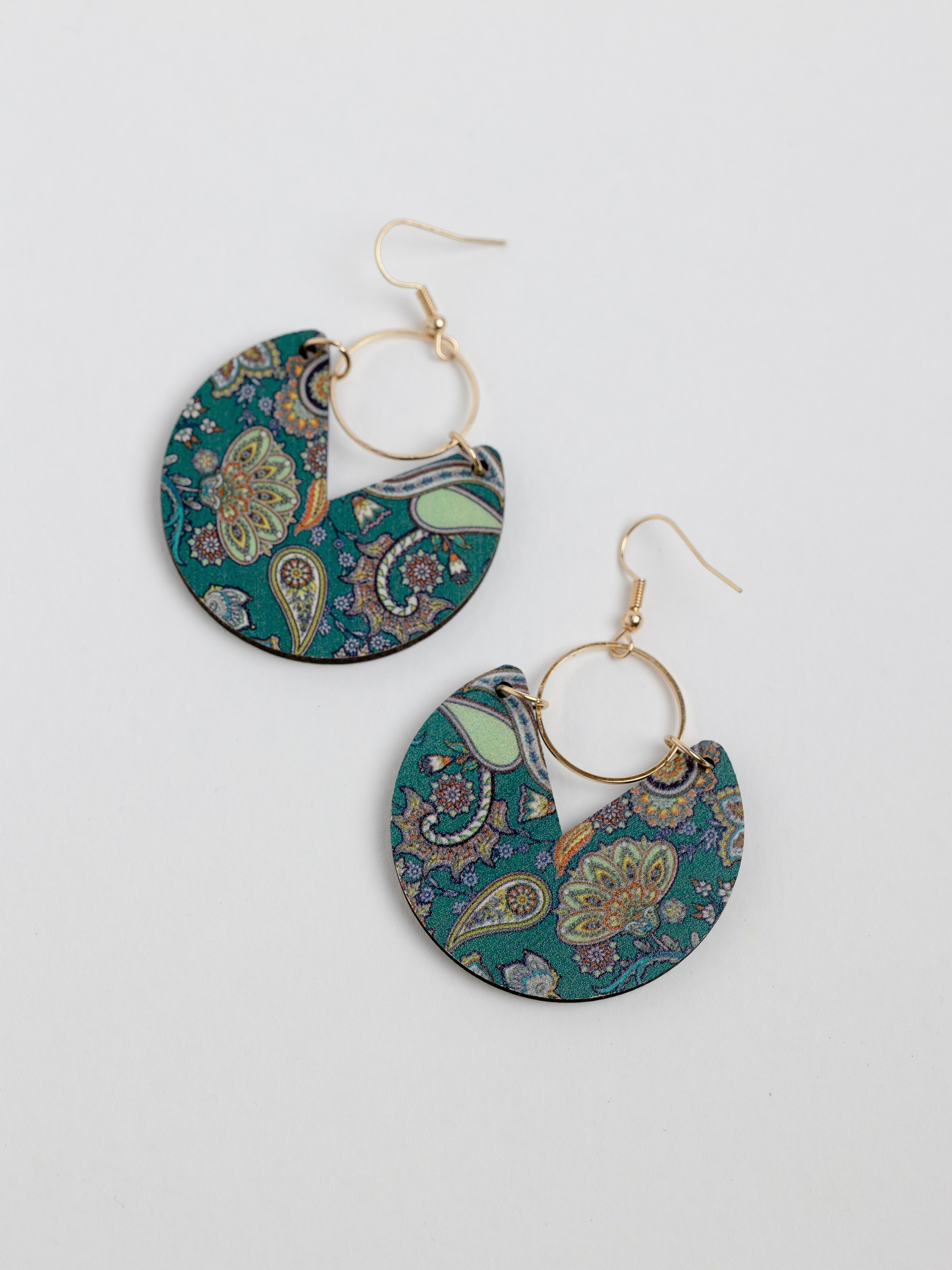 Серьги для маркетплейса. Портретный и репортажный фотограф в Казани Максим Сипачев