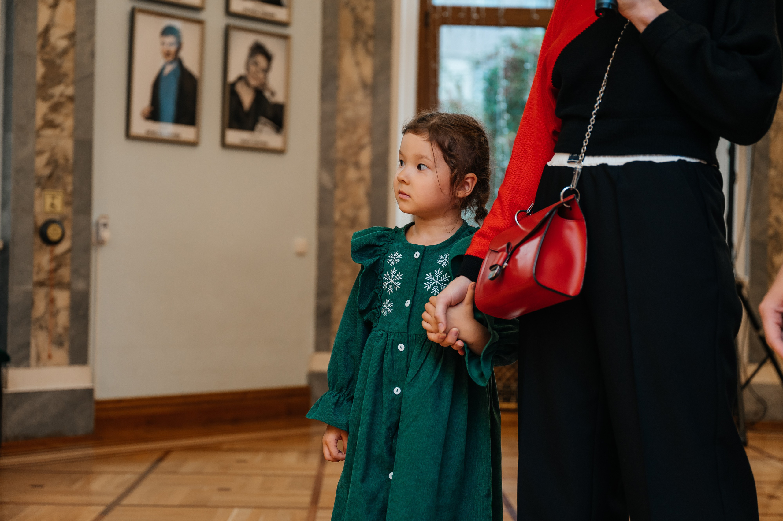 Открытие выставки Кати Васильевой в Молодежном театре. Wedding and family photographer USA