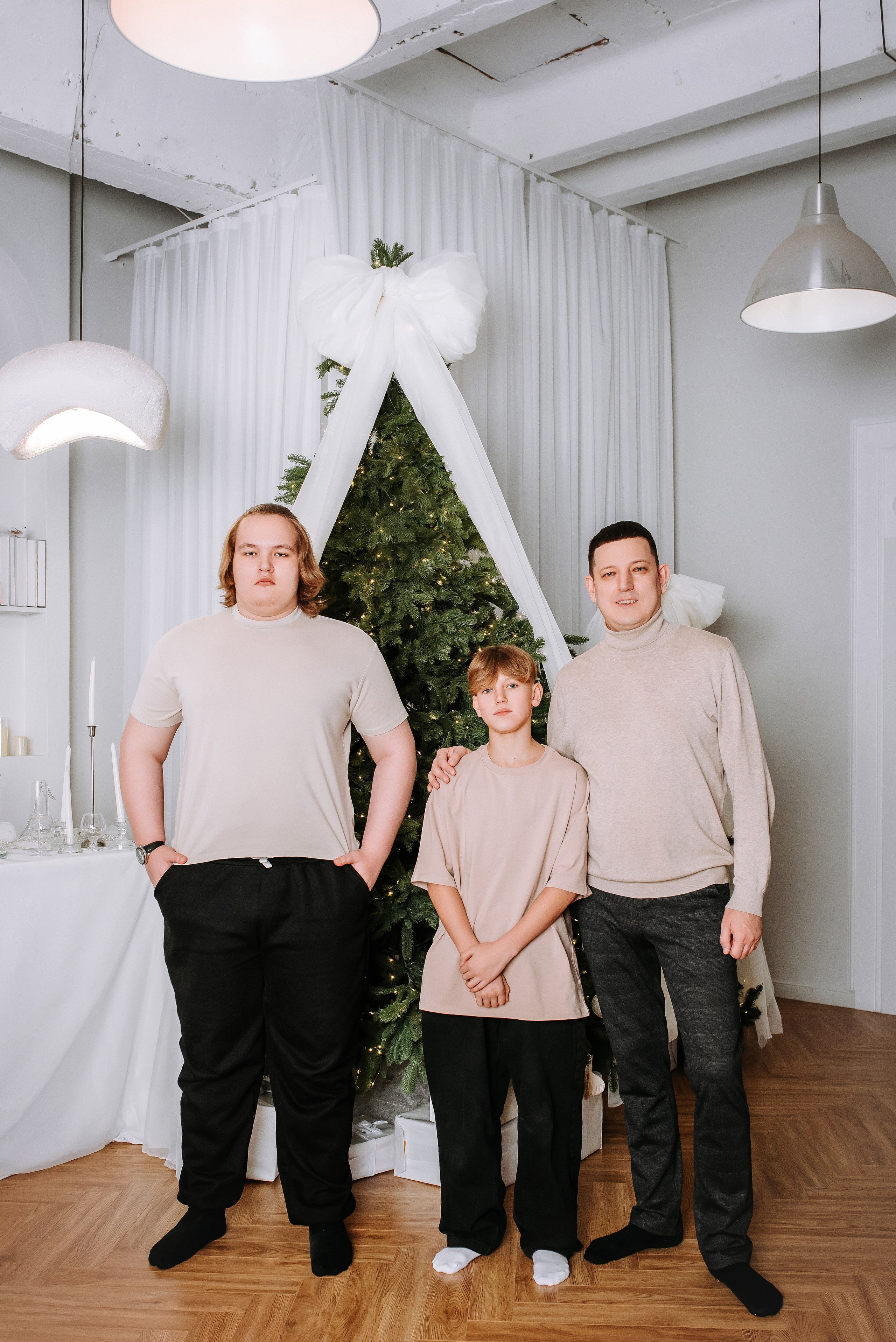 Семейная съёмка с питомцами в фотостудии. Фотограф Диана Оленина Красноярск / Братск