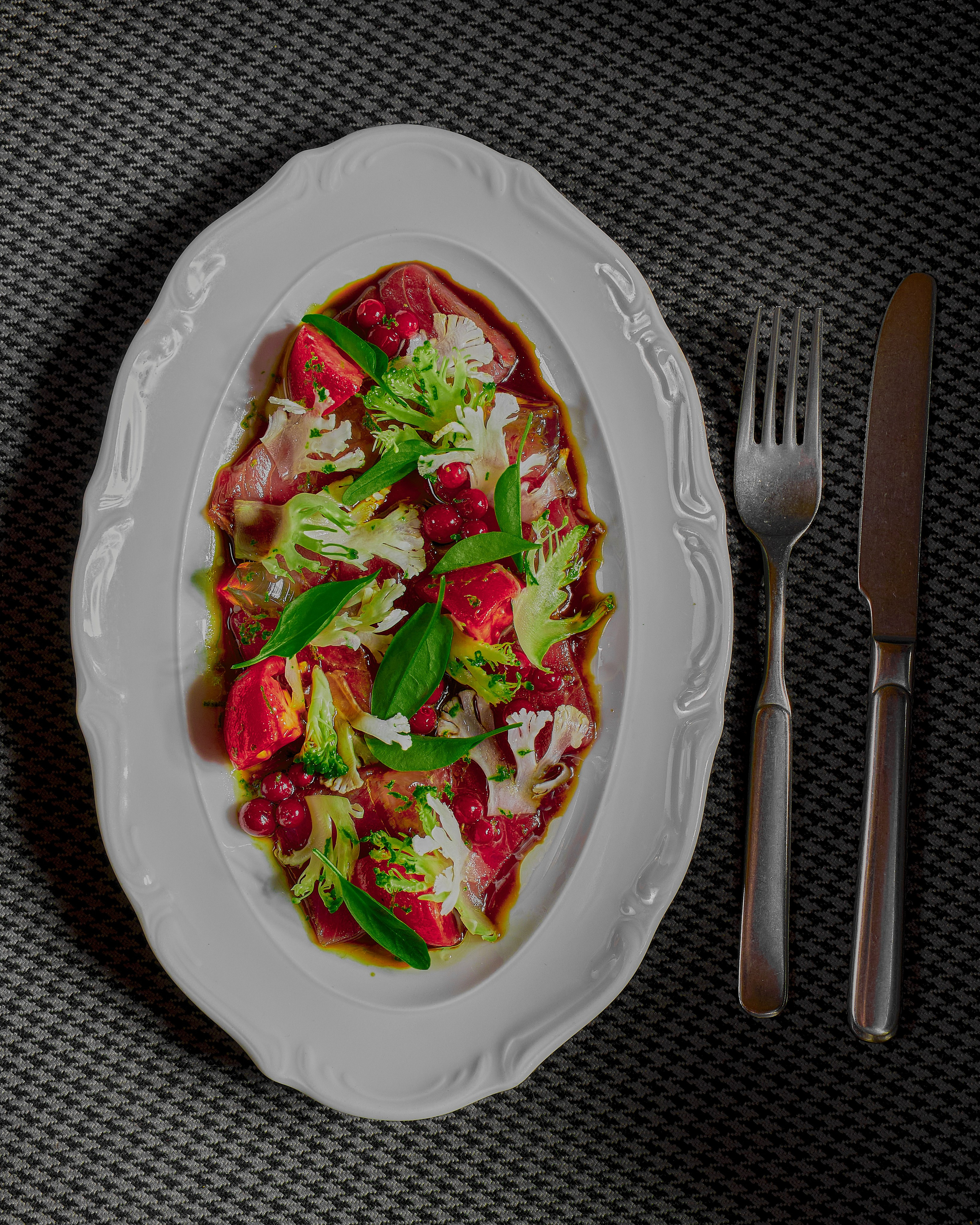 Я  фотограф. Работаю в городе Москва,