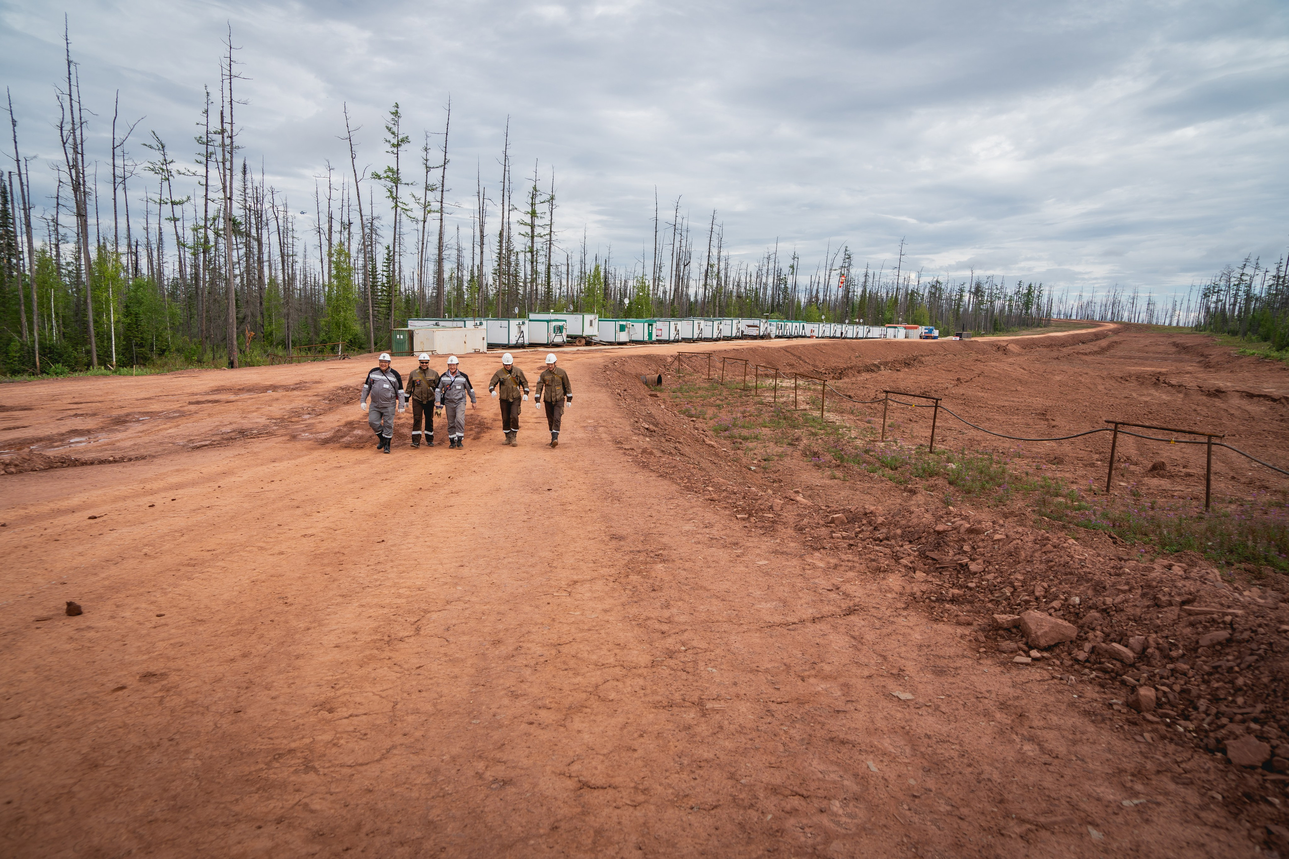 Репортажная (документальная) фотография. Занимаюсь профессиональной фотографией и живу рядом с Байкалом. Работаю в разных жанрах