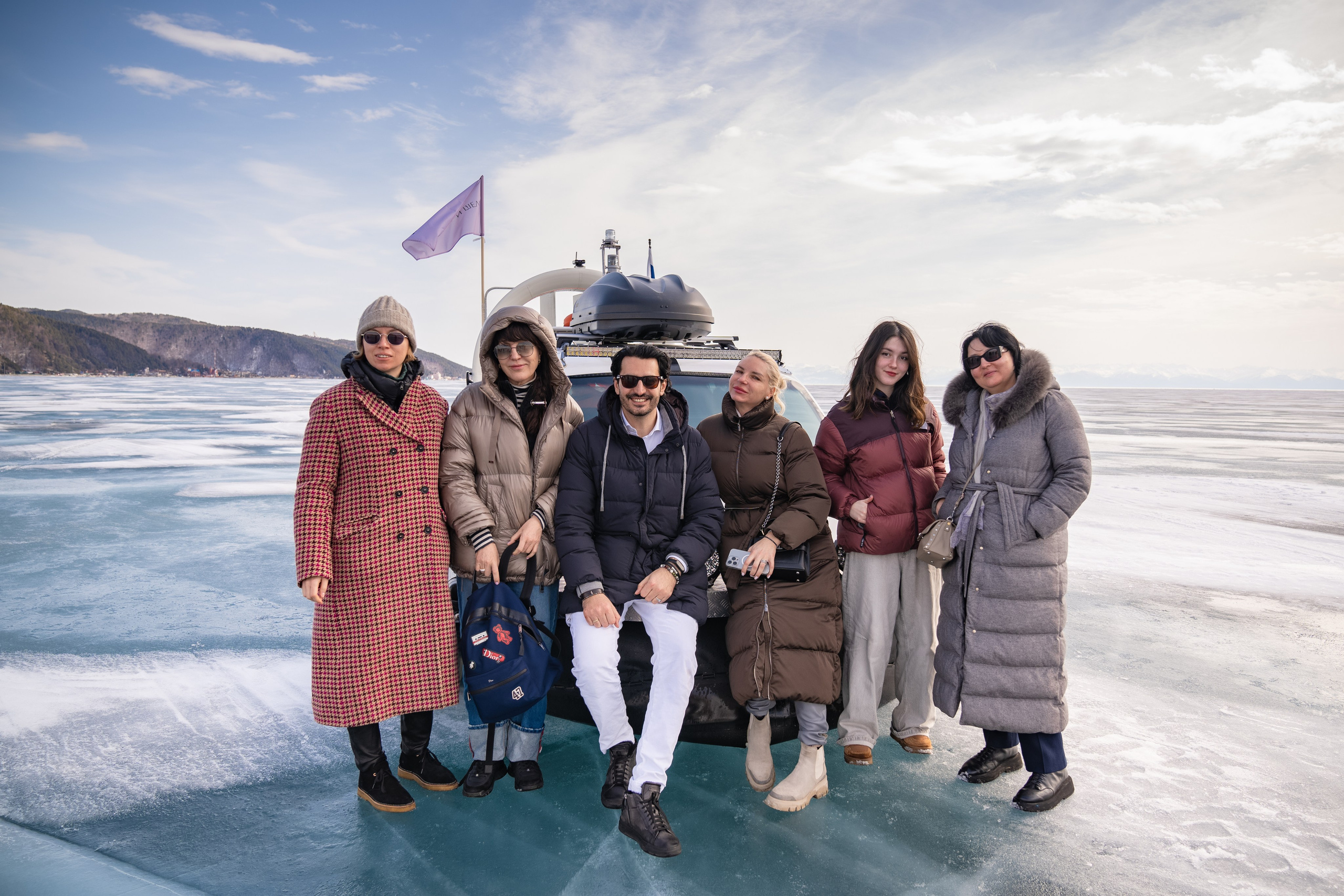 Байкал. Листвянка. Прогулка на Хивусах. Занимаюсь профессиональной фотографией и живу рядом с Байкалом. Работаю в разных жанрах