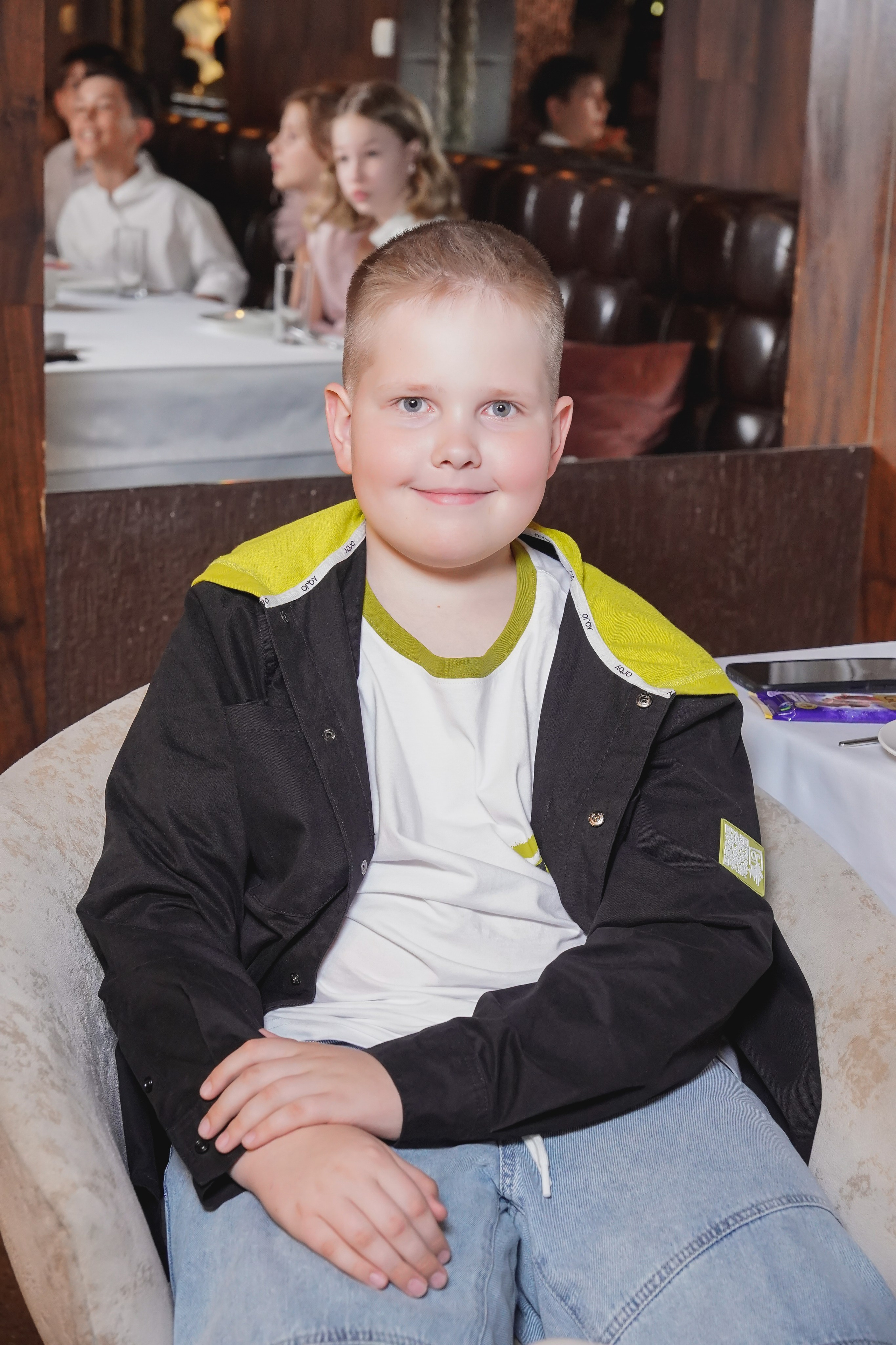 Выпускной. Занимаюсь профессиональной фотографией и живу рядом с Байкалом. Работаю в разных жанрах