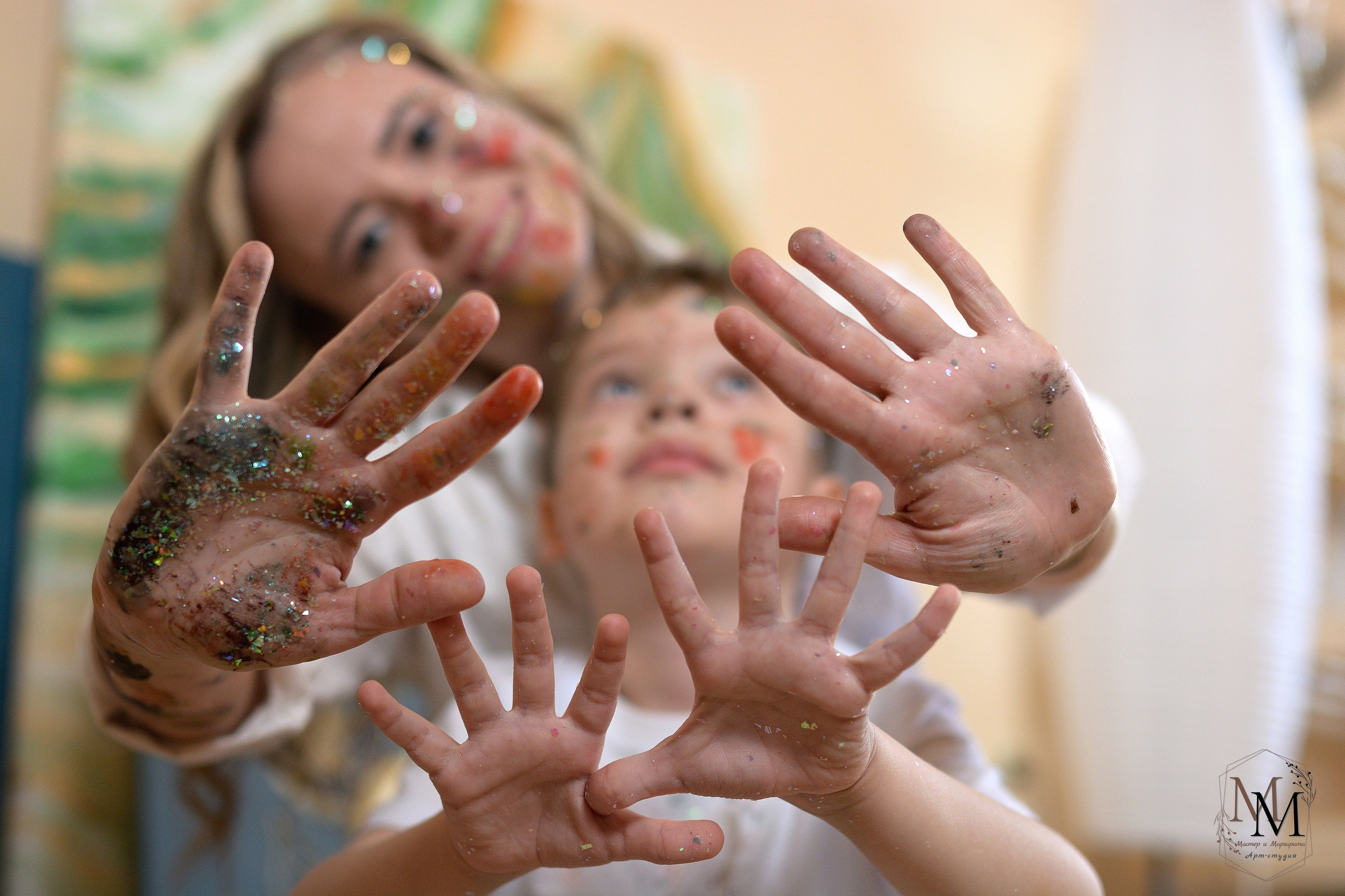 Фотосессия в жудожественной арт-студии. Арт-студия «Мастер и Маргарита». Портретная фотосъемка. Портрет. Арт. Художники. Фотограф Дмитрий Кищенко. Фотосессии в Сызрани.