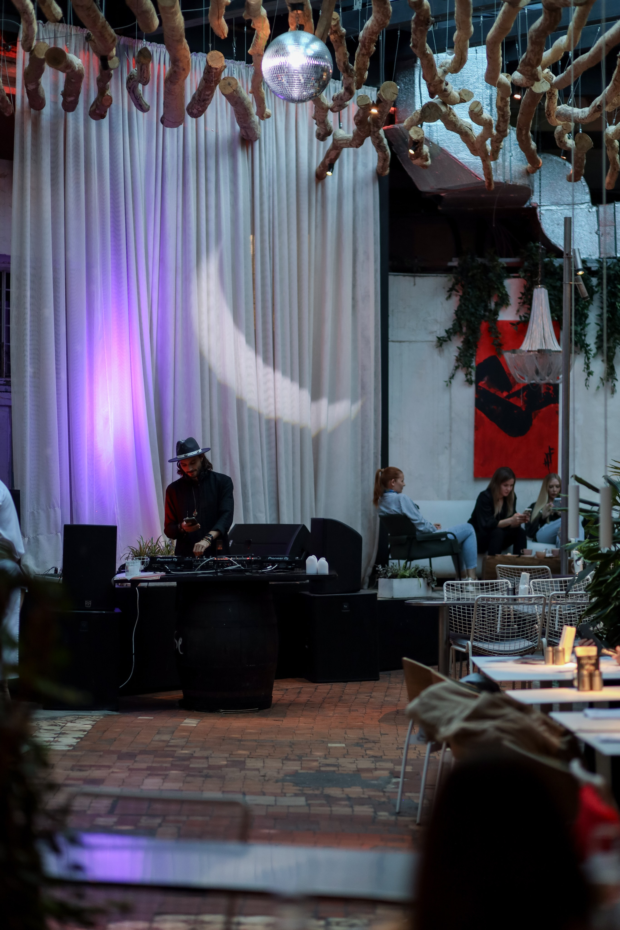 Gastrodvor «Диалог с Чеховым». Дженбаз Павел — фотограф в Ялте