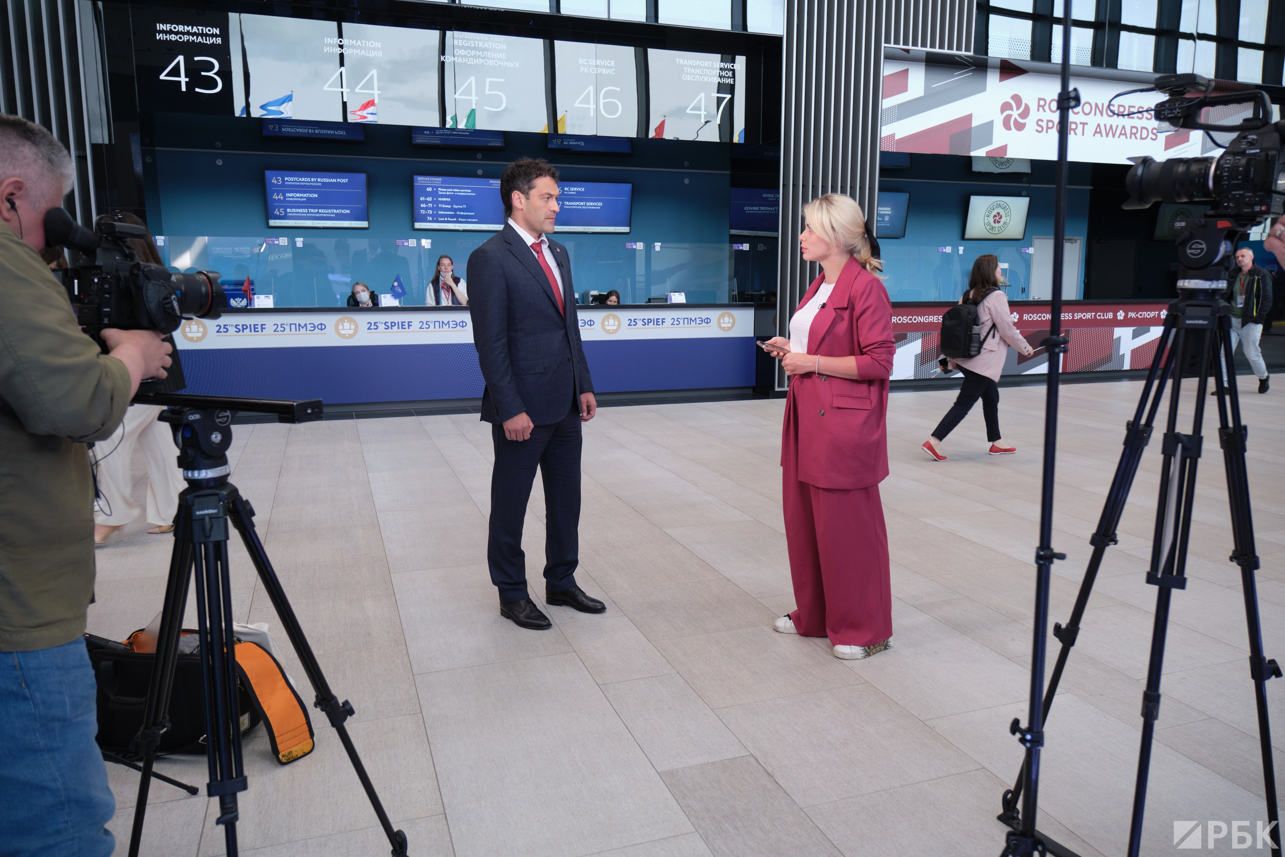 ПМЭФ 2022. Люди и атмосфера. Профессиональный фотограф в Москве Павел Жданов