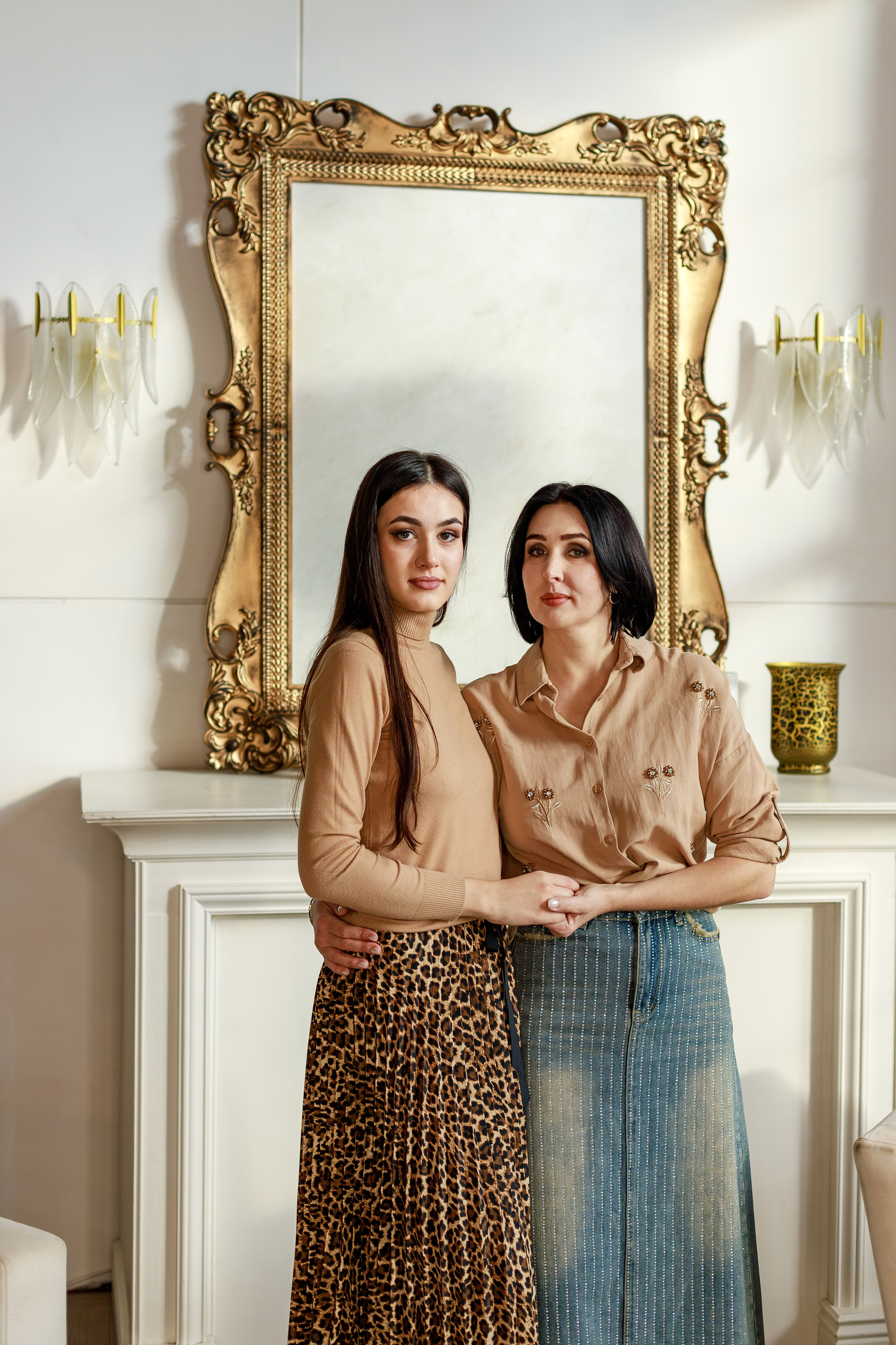 Мама и дочь в студии Белый осел. Семейный и детский фотограф в Краснодаре Ирина Лаврецкая