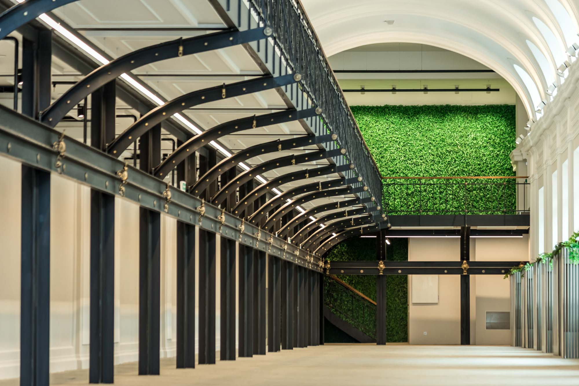 Озеленение бизнес-центра. Интерьерный фотограф в Москве Михаил Дереча