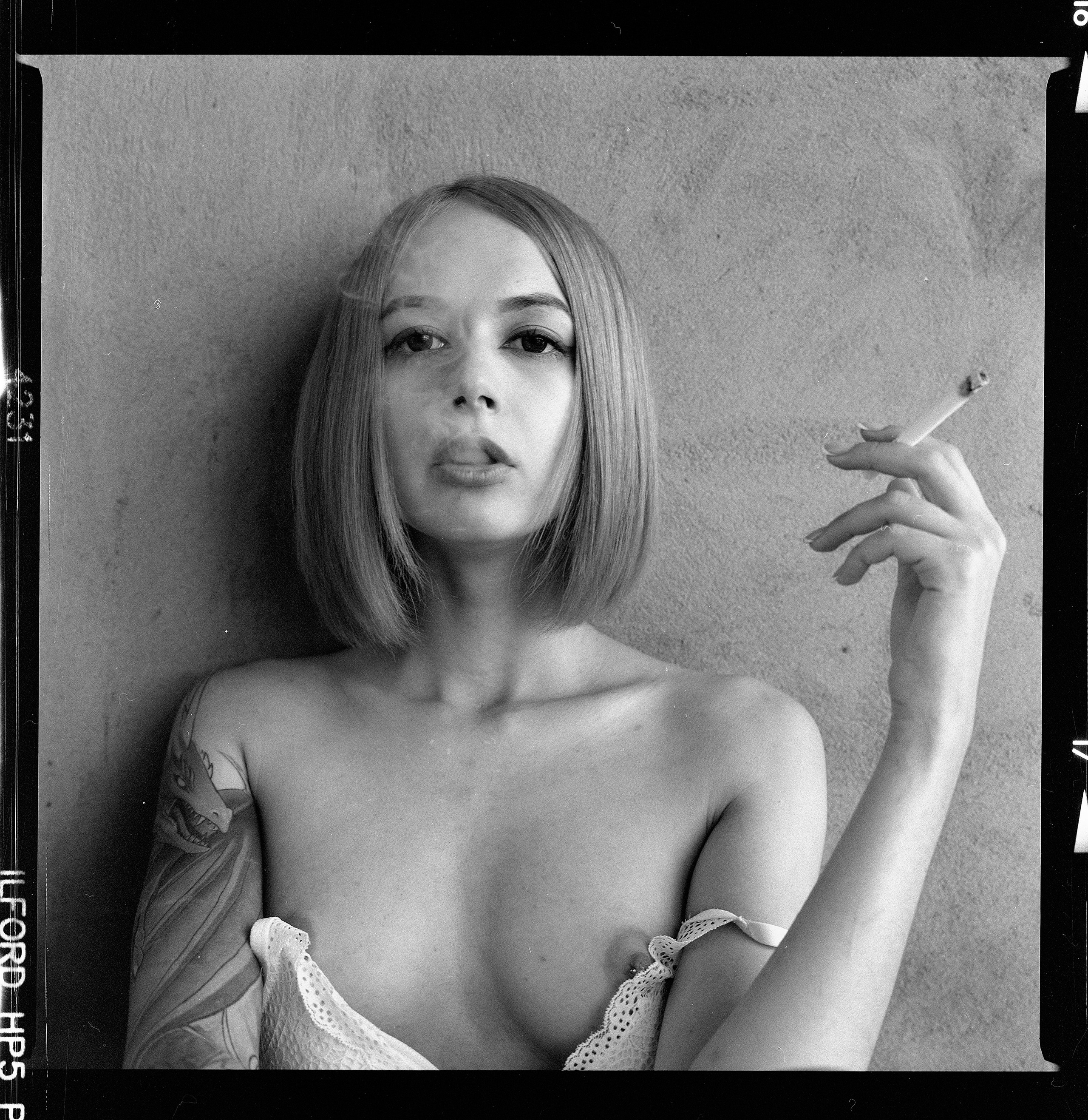 Арт-ню съемка на черно-белую пленку. Art nude film photographer Roman Silentium