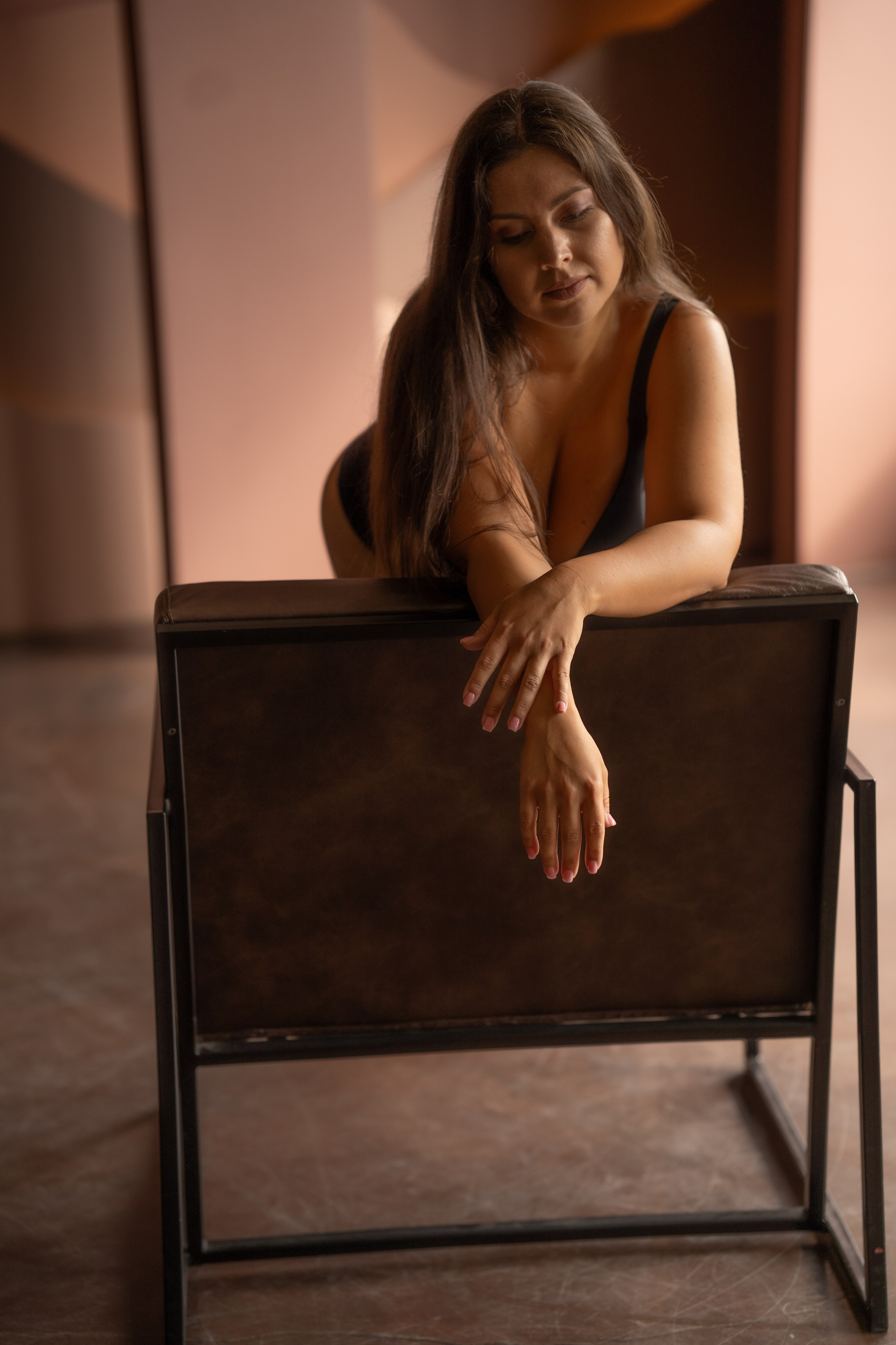 Модель сайз плюс ню. Фотосессия портрет, ню, будуар, стрит фотограф Москва Юлия Кафизова