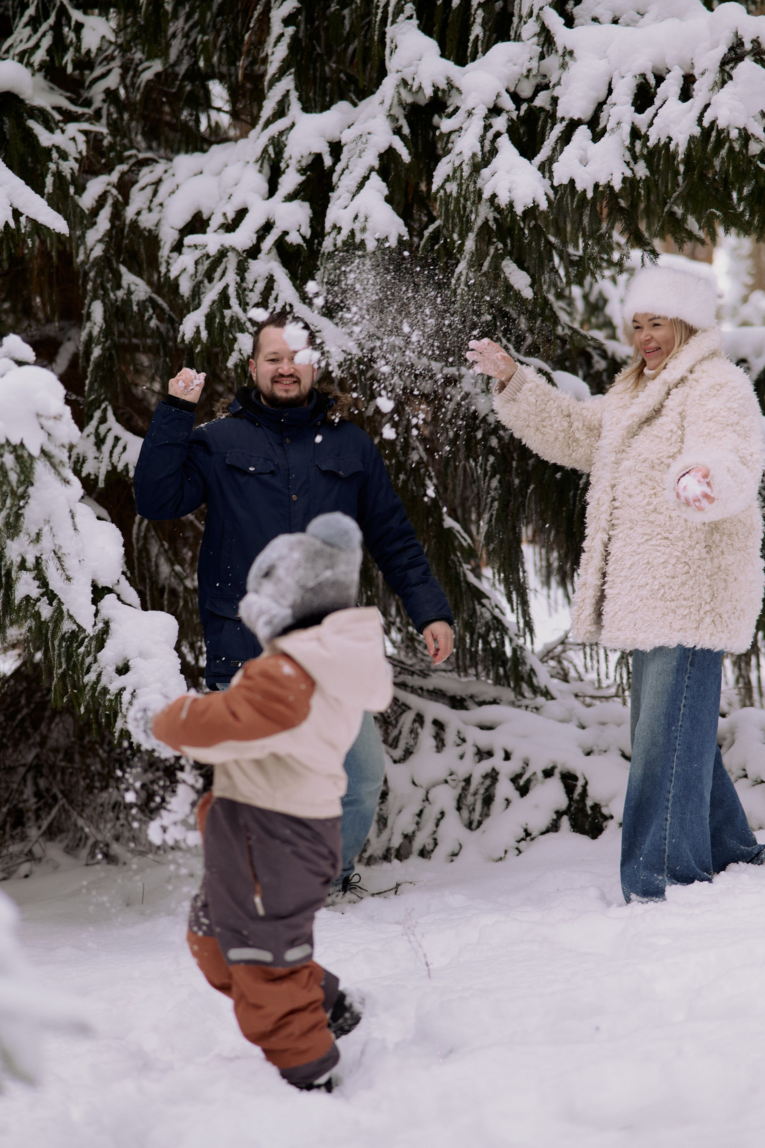 Паша, Света и Марк на зимней прогулке. Семейный и свадебный lifestyle-фотограф в Москве Мария Петрова