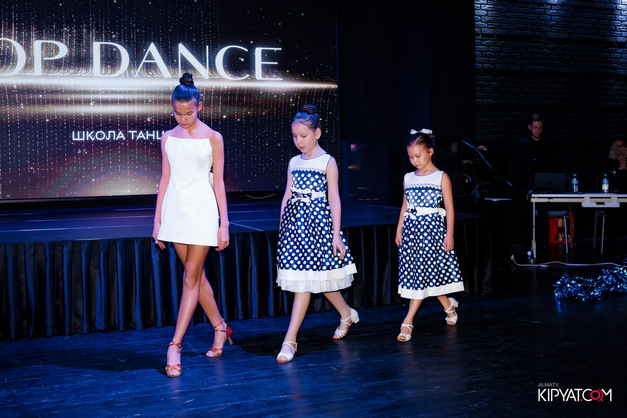 НОВОГОДНИЙ КОНЦЕРТ ШКОЛЫ ТАНЦА TOP DANCE. КИПЯТКОМ АЛМАТЫ! Фотосъемка мероприятий в Алматы