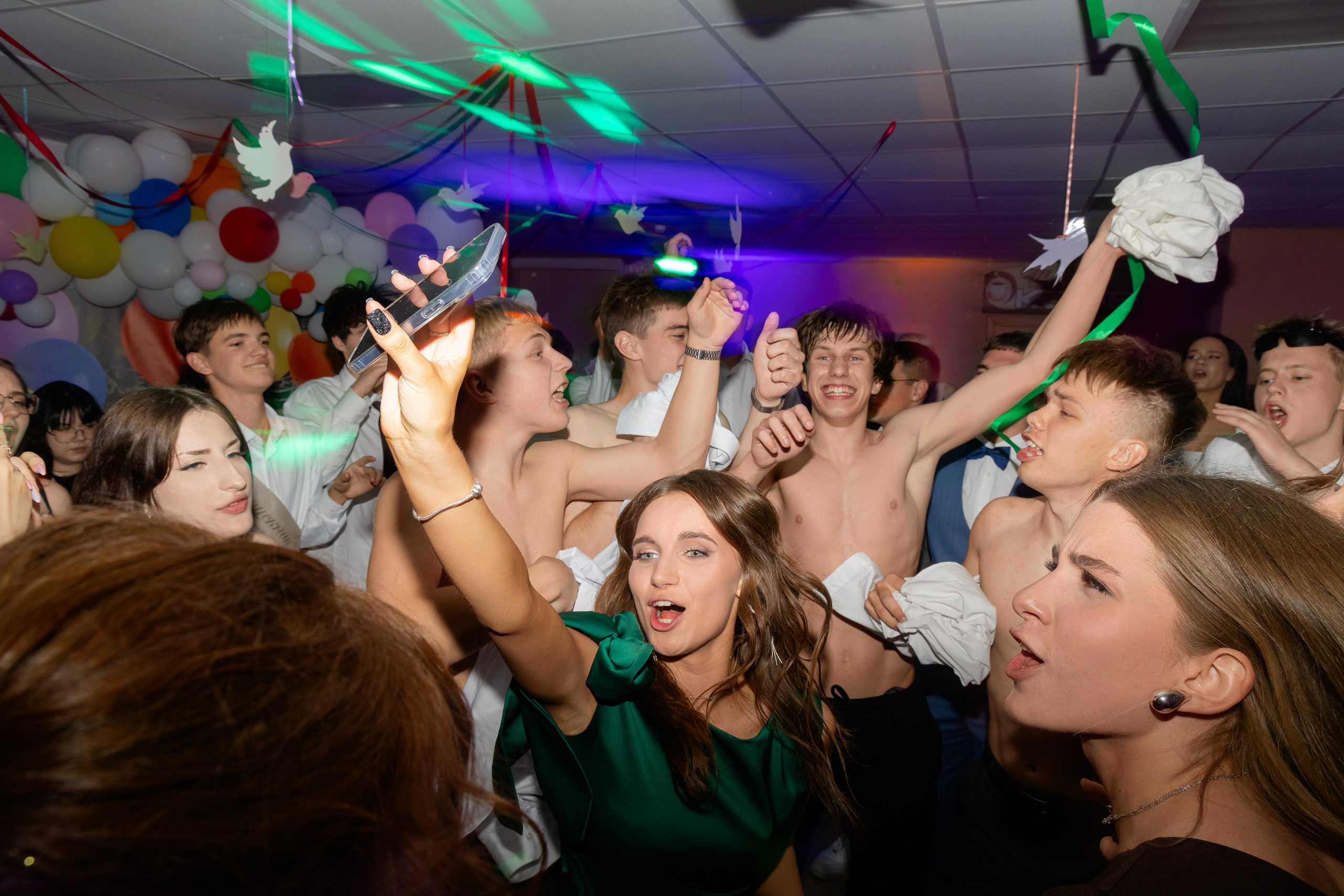 Школьный выпускной 2025 год в Минске, Беларуси. Свадебный фотограф в Минске/Беларуси Сергей Спиридонов