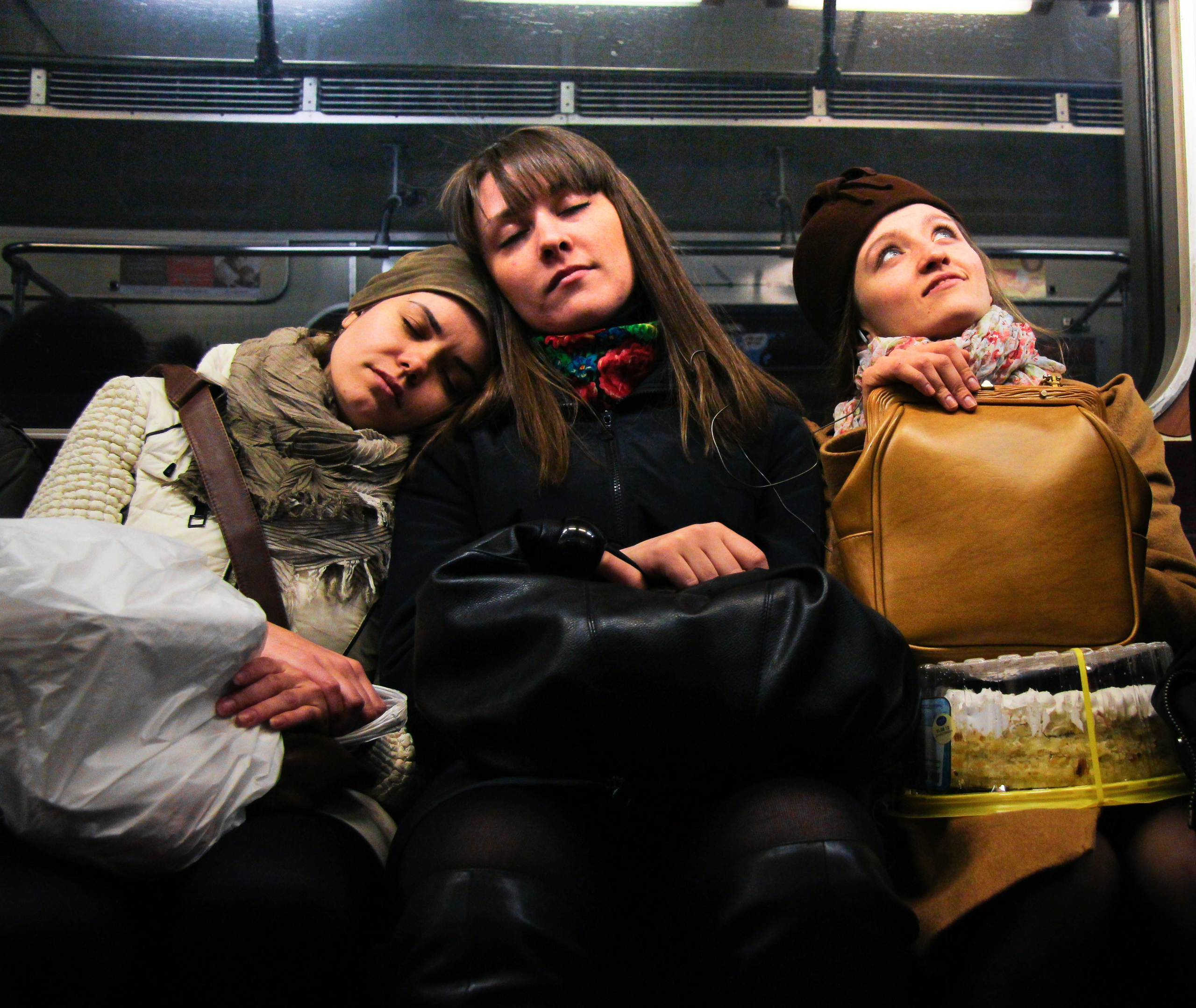 2012. Стрит-фотография, полная абсурда, идиотизма и красоты