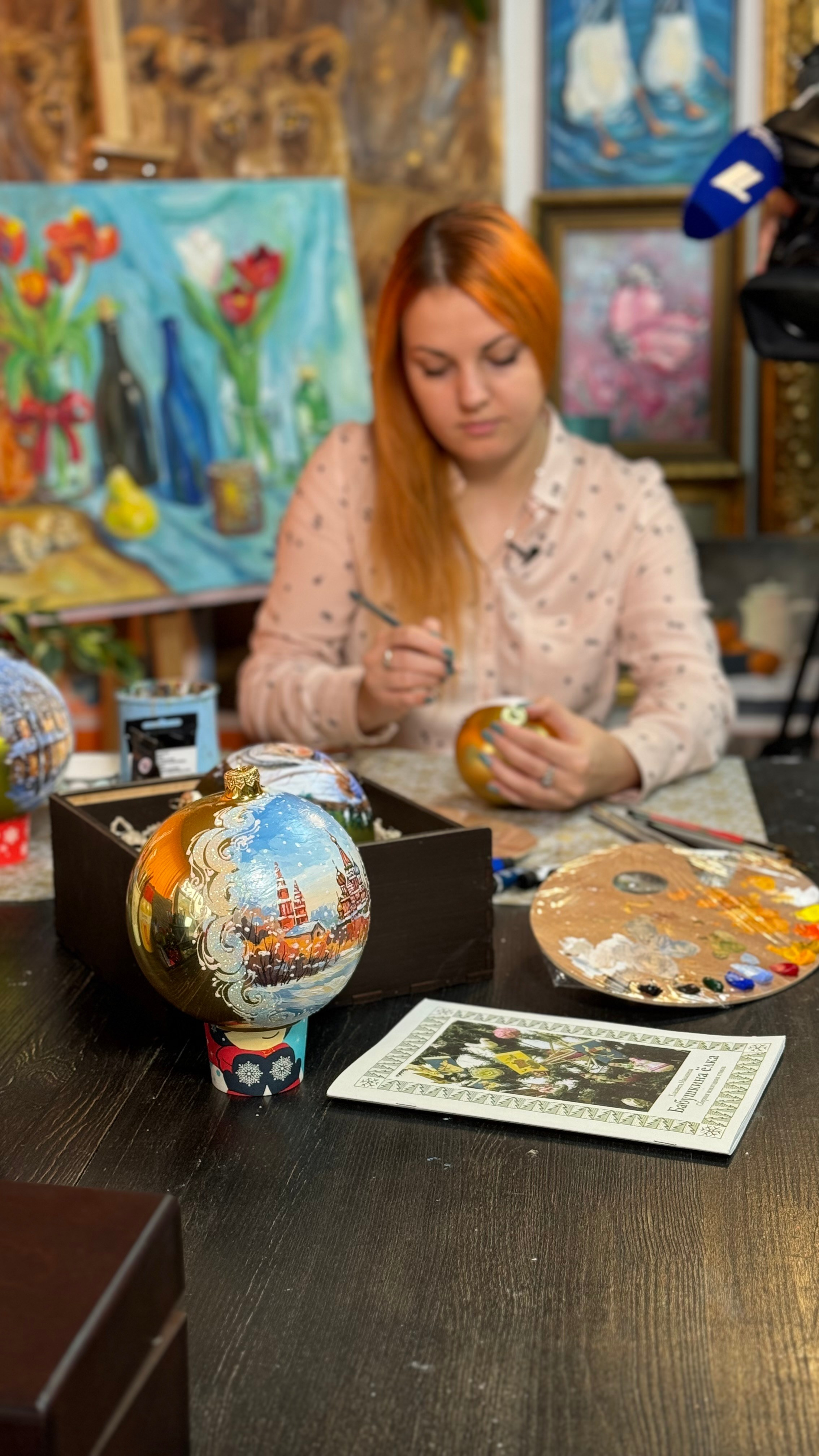 ArtSHARm- наше портфолио по ёлочным шарам с ручной росписью. Художественная ручная роспись елочных шаров, корпоративные подарки и восковые аромасвечи