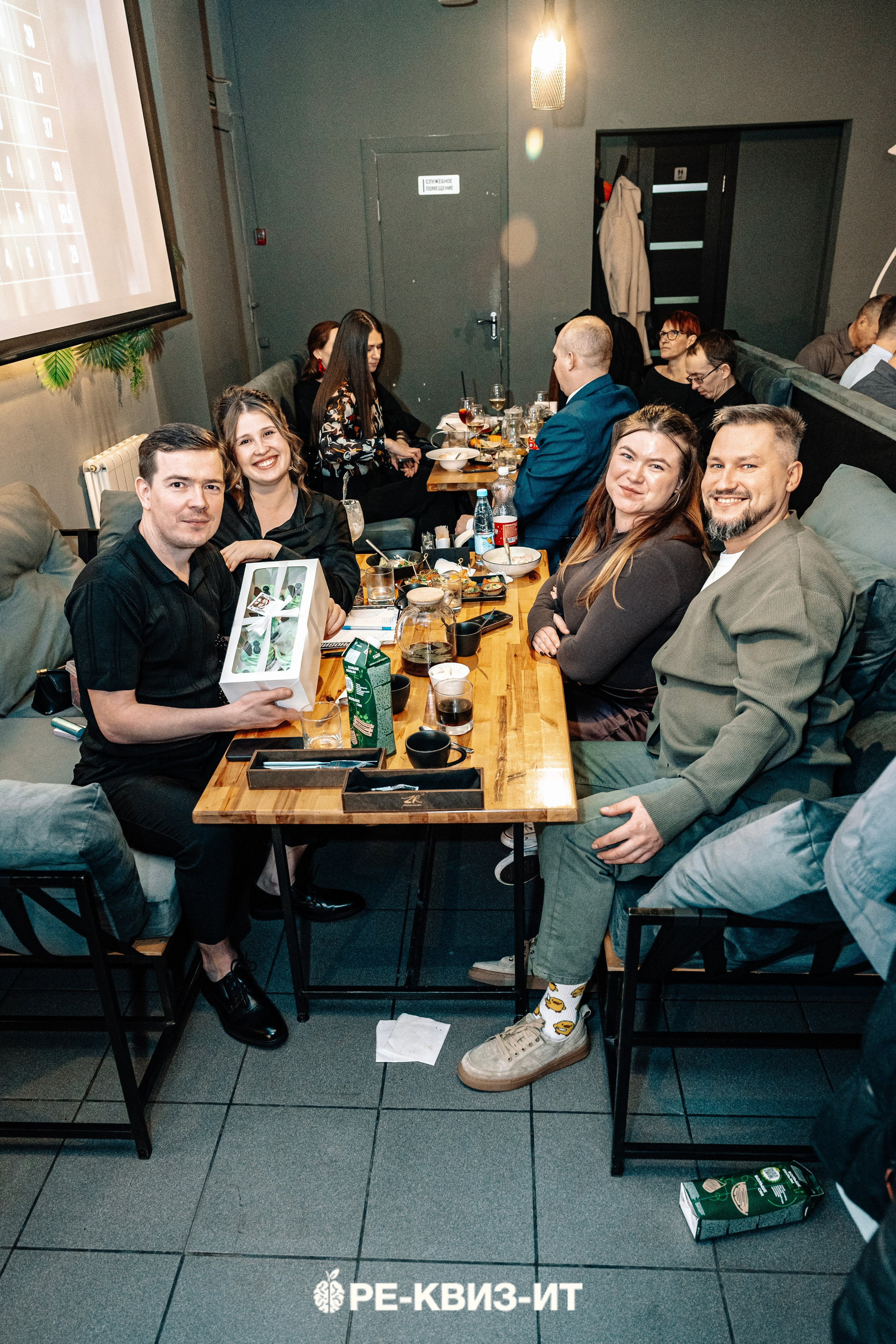 Реквизит — квиз в Зеленодольске и Волжске ZR cafe. Свадебный фотограф в Казани, и Зеленодольске Радик Мухаметов