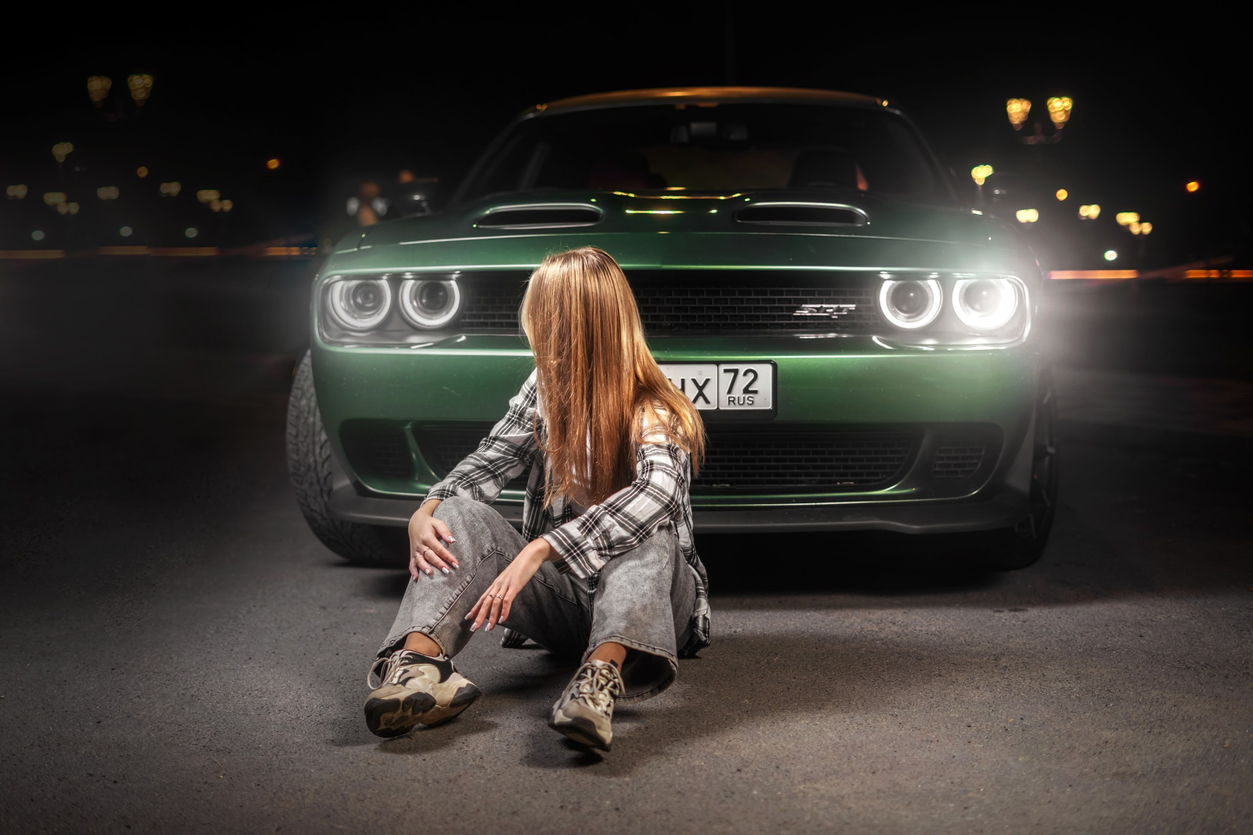 Dodge Challenger. Ночная съемка. Мила Посвит Фотограф новорожденных в Тобольске