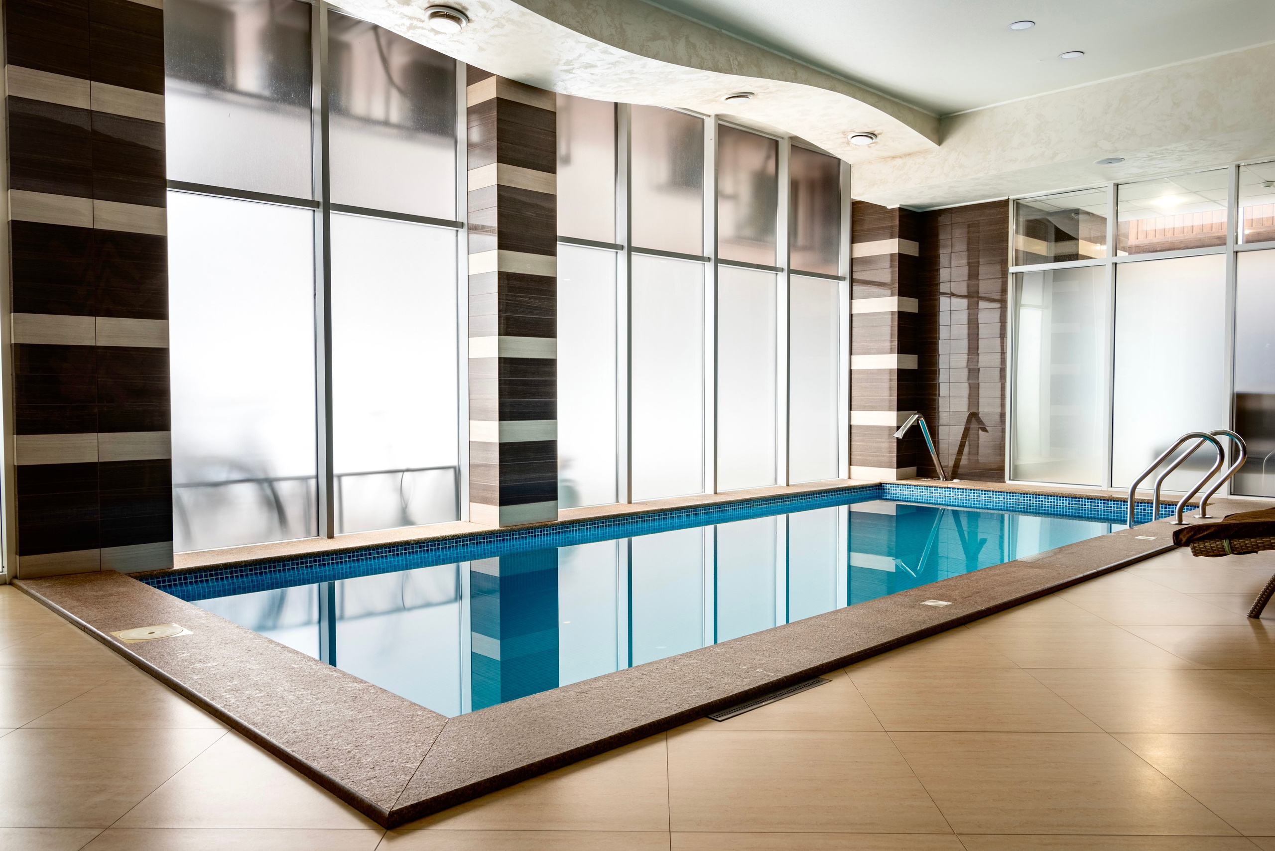 Интерьер. Отель бассейн и ресторан. Предметный фотограф, фото для маркетплейсов Пятигорск, КМВ