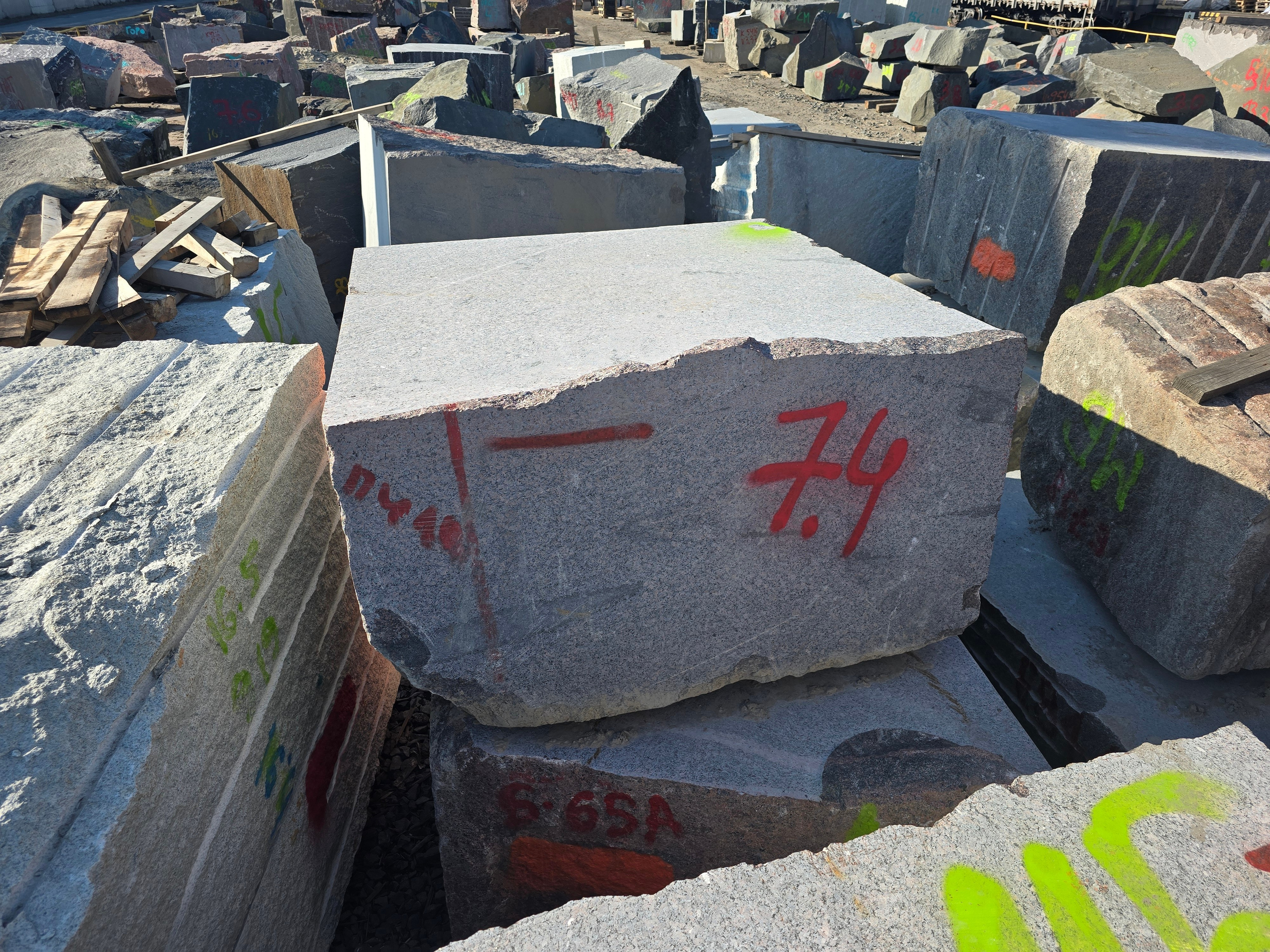 Петрозаводск. МБ Байковы. Гранит и камень из сердца Карелии