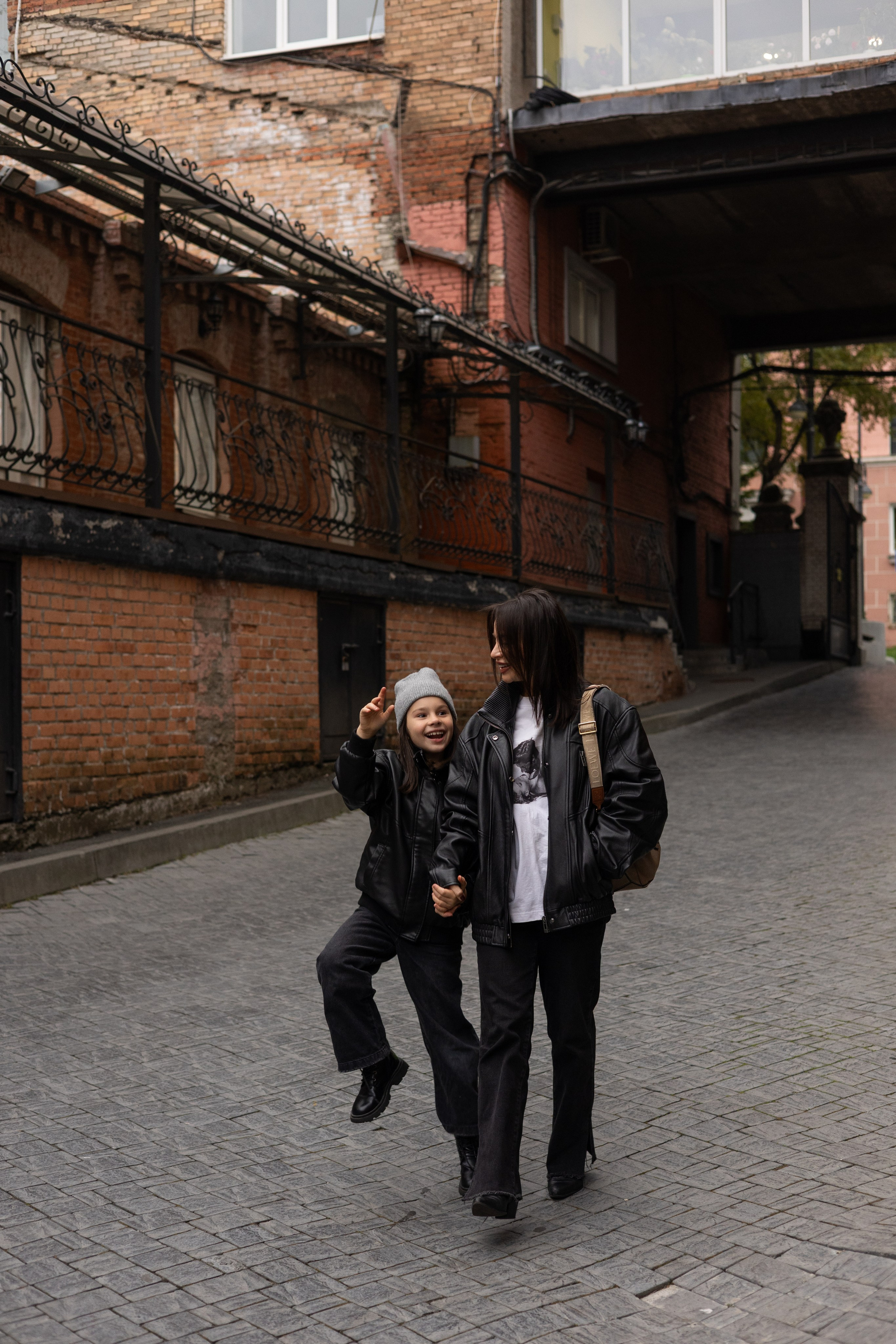 Вера с мамой. Портретный, свадебный, репортажный фотограф во Владивостоке Юлиана Джули Фокс