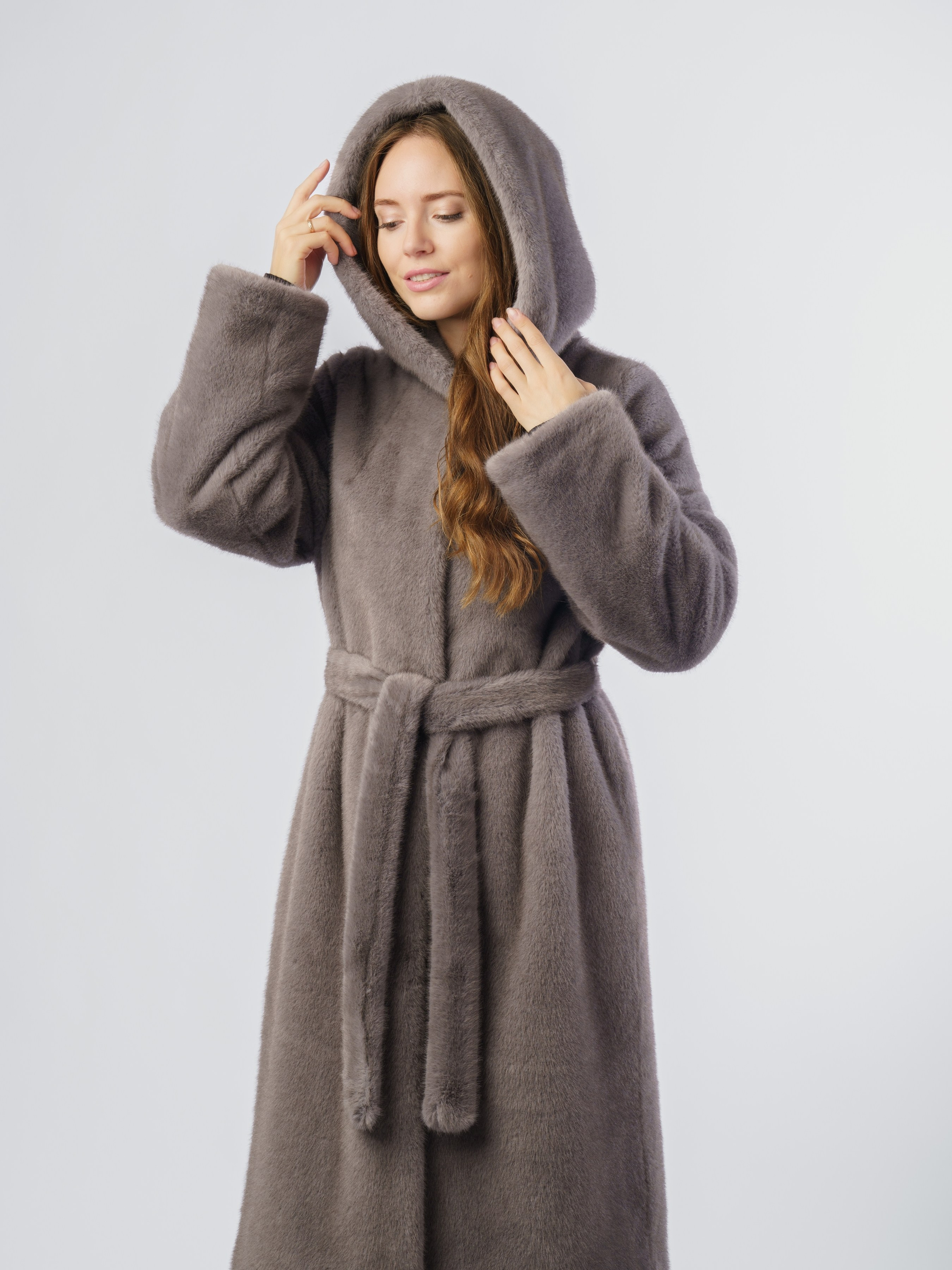 Шубы, модель Кристина. KED Production — продакшн из СПб. Создаём фото, видео и контент, который помогает брендам и селлерам продавать больше