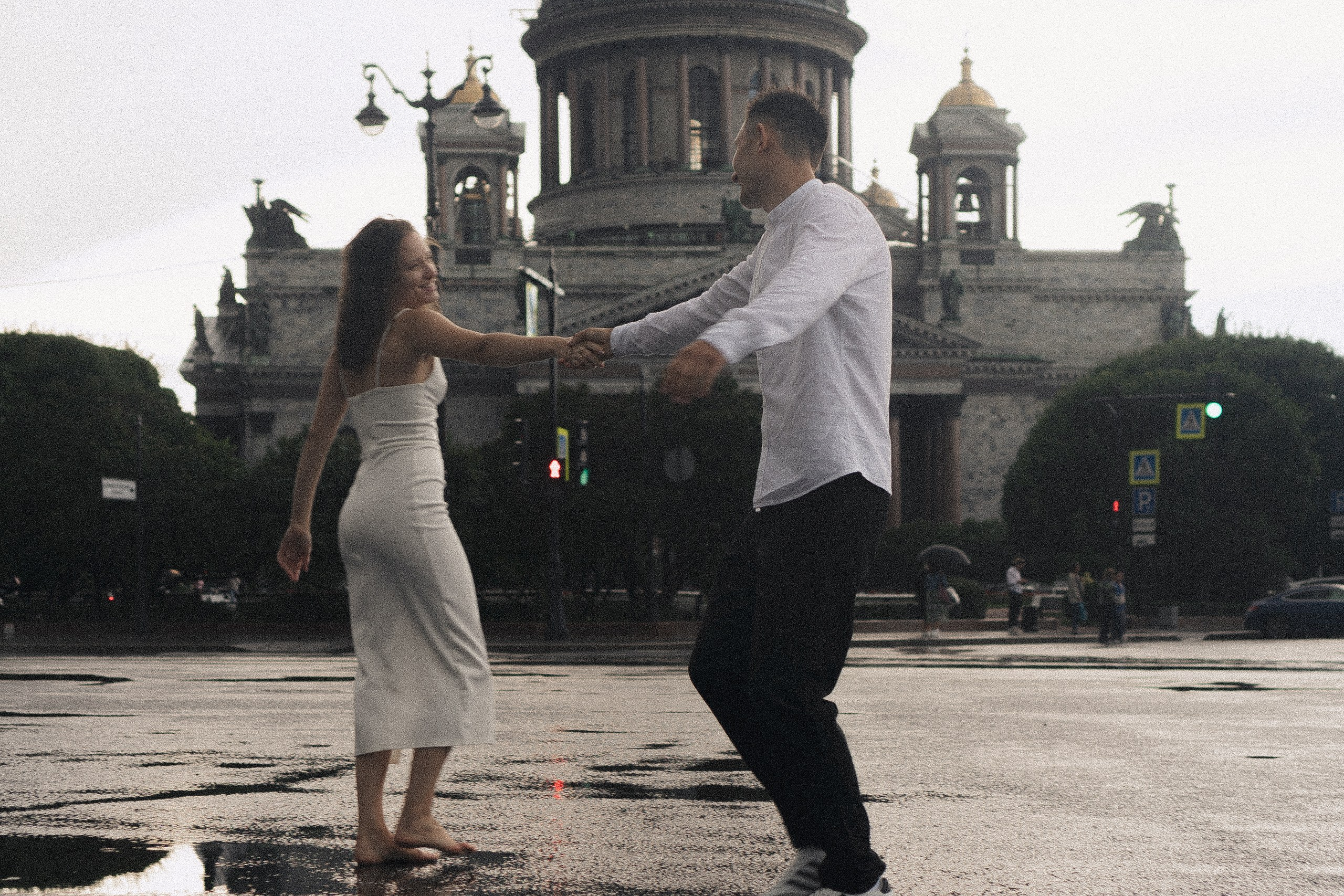 СВАДЕБНАЯ ФОТОСЕСИСИЯ В МЕТРО И ВОЗЛЕ ИСАКИЕВСКОГО СОБОРА В ДОЖДЬ. Профессиональный фотограф, Санкт-Петербург — Виктория Богомолова