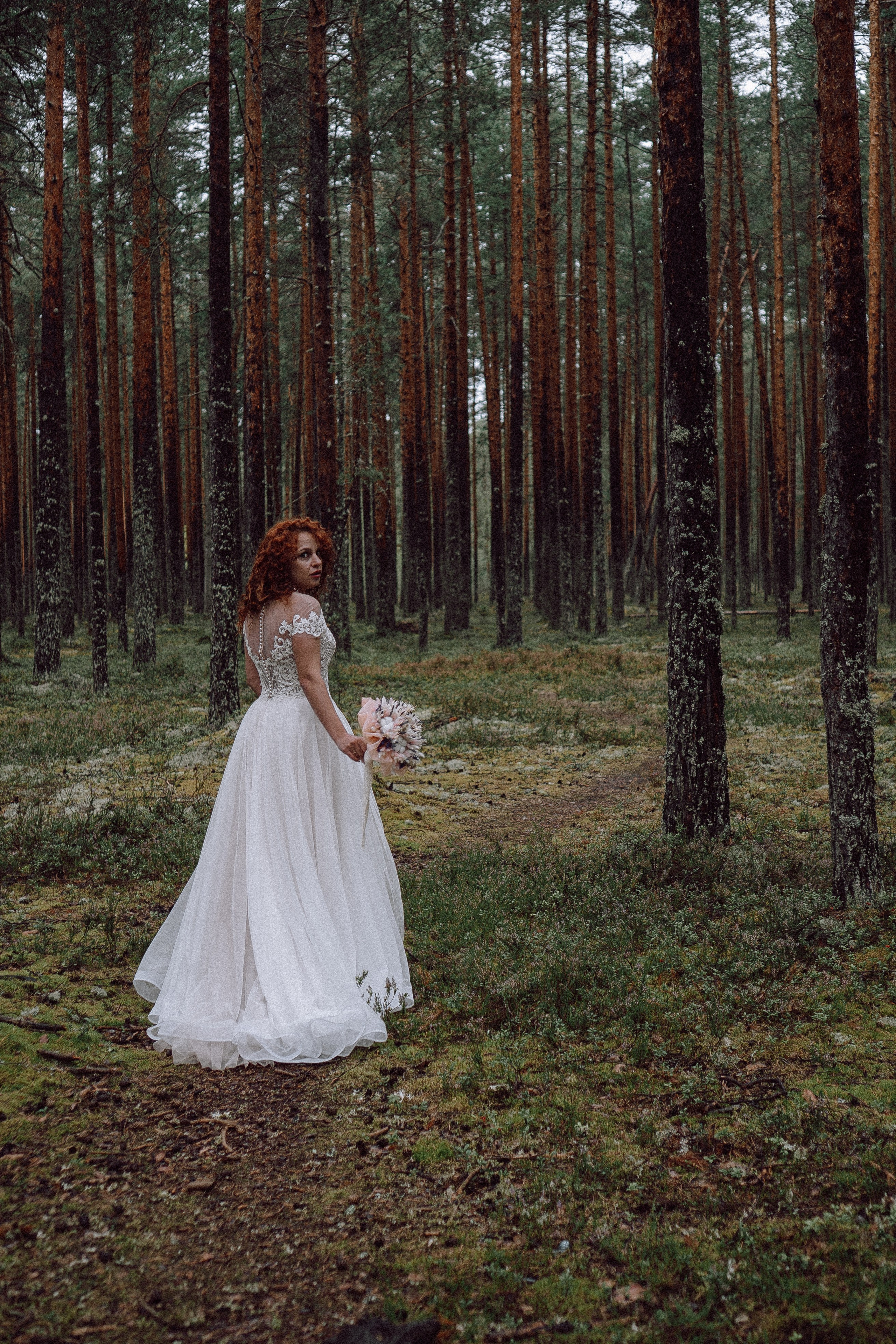 СВАДЕБНАЯ ФОТОСЕССИИЯ ПАРЫ В ГОРОДЕ ПРИОЗЕРСК В СОСНОВОМ ЛЕСУ И С ПИКАПОМ. Профессиональный фотограф, Санкт-Петербург — Виктория Богомолова