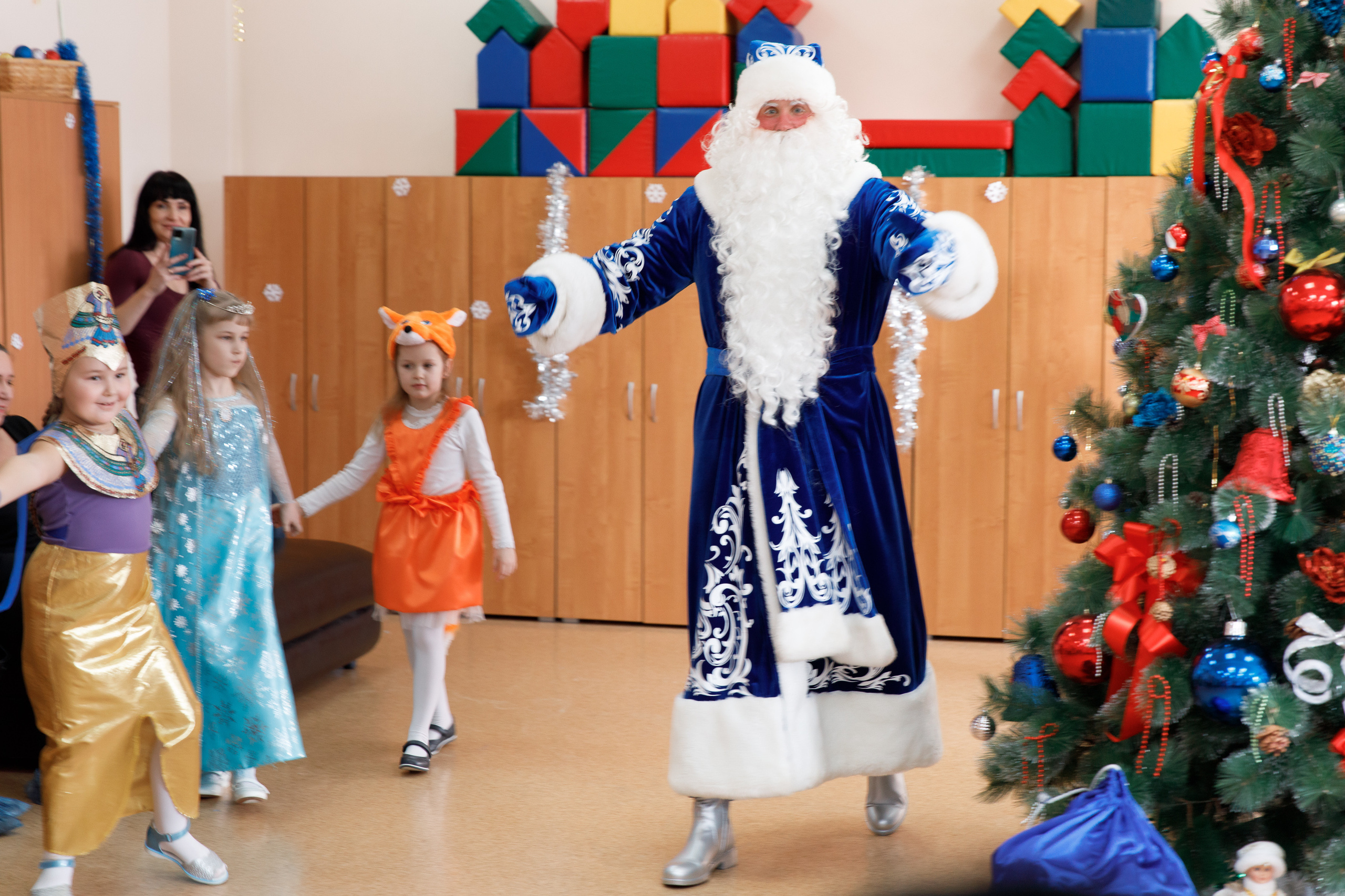 Школа «Кристалл» | Новогодняя программа. Свадебный, семейный и школьный фотограф в Сызрани Максим Баталов