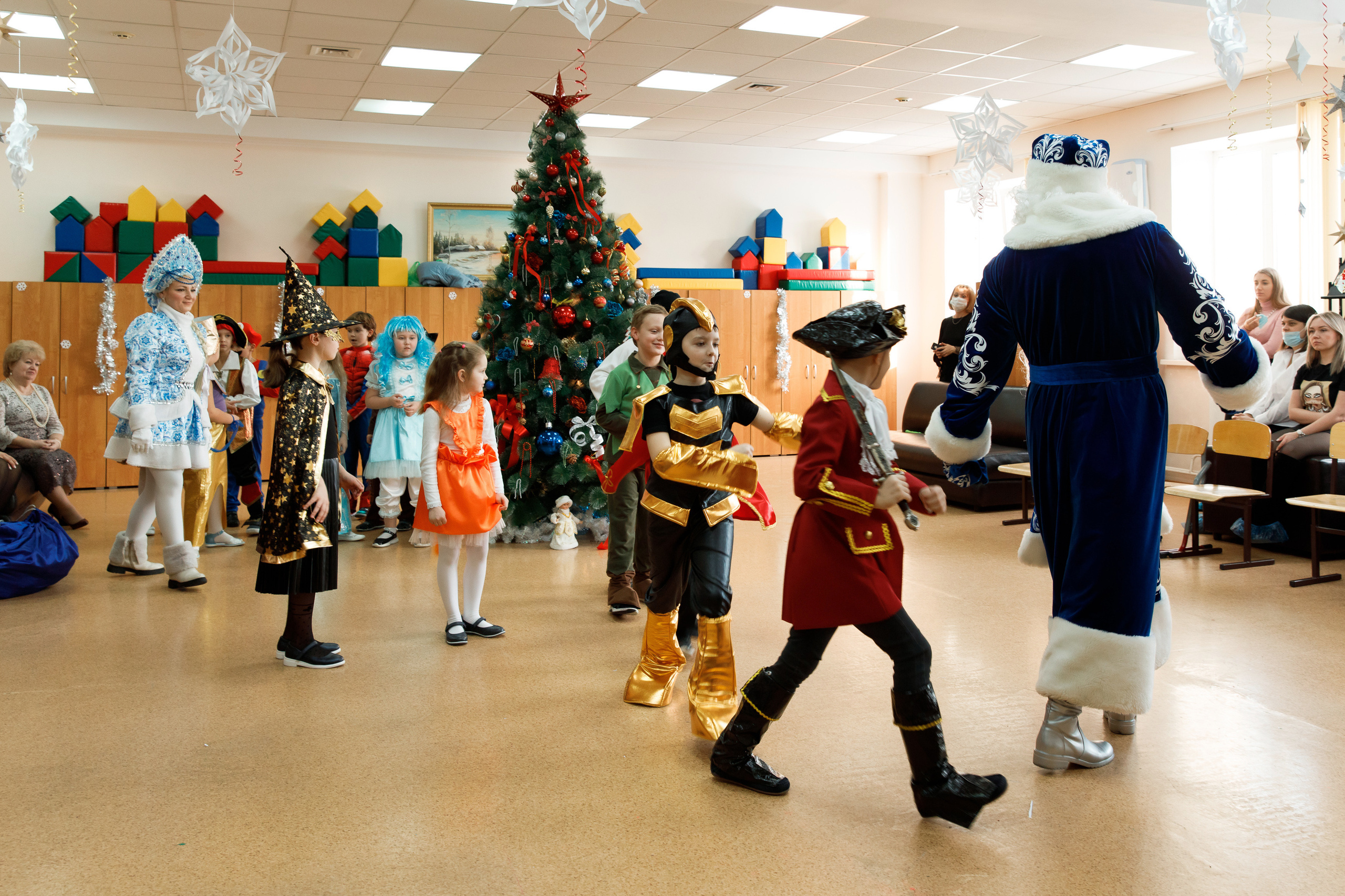 Школа «Кристалл» | Новогодняя программа. Свадебный, семейный и школьный фотограф в Сызрани Максим Баталов