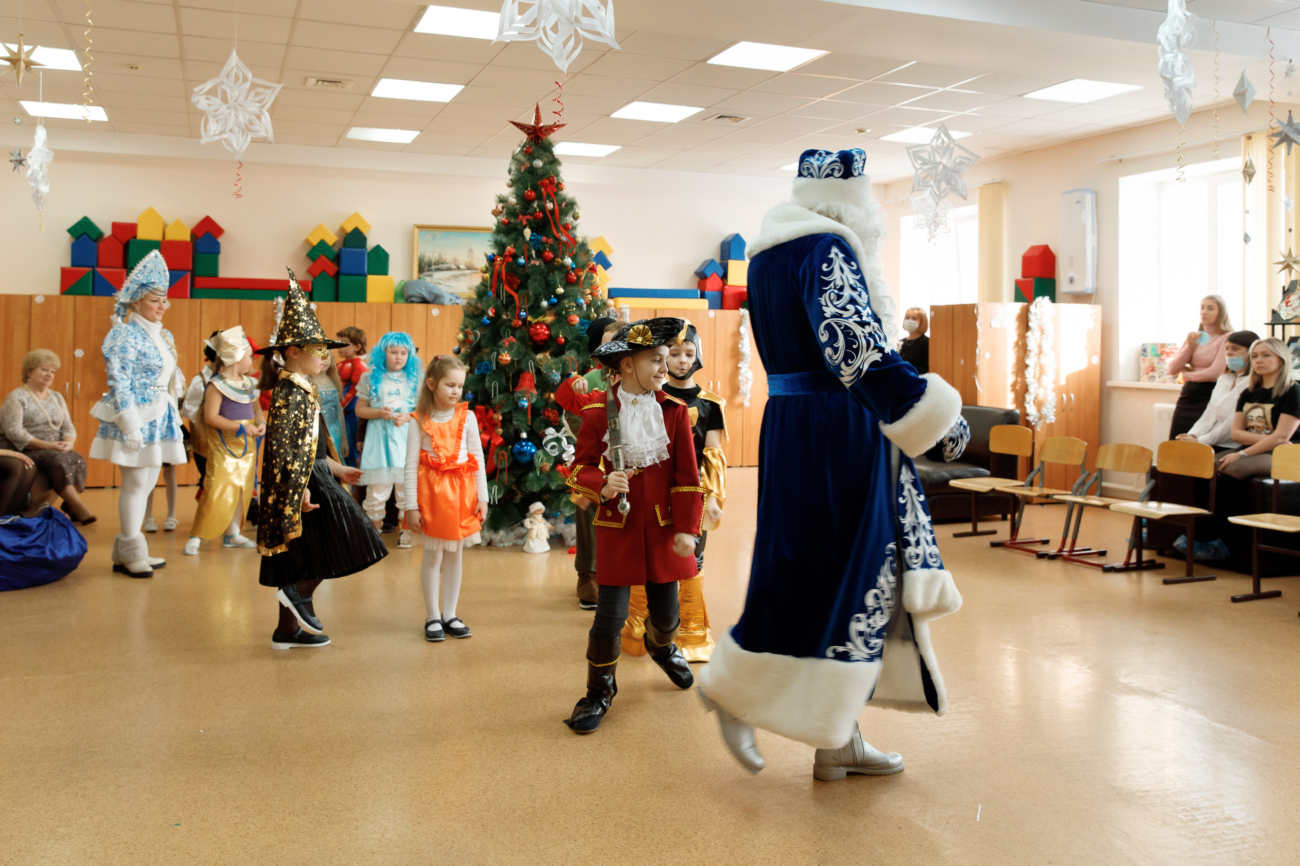 Школа «Кристалл» | Новогодняя программа. Свадебный, семейный и школьный фотограф в Сызрани Максим Баталов